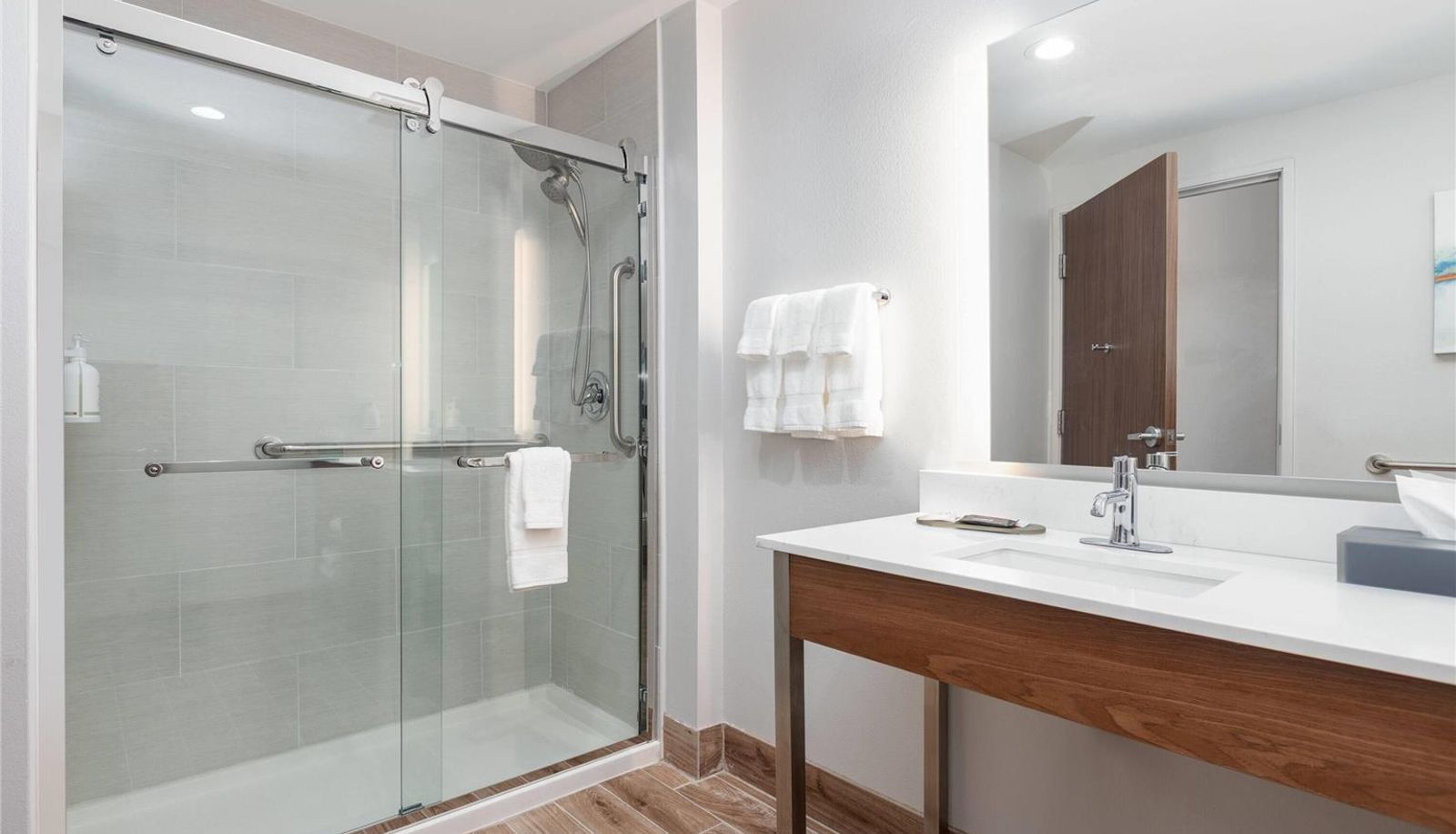 Room - La Quinta Inn & Suites by Wyndham Eagle Pass