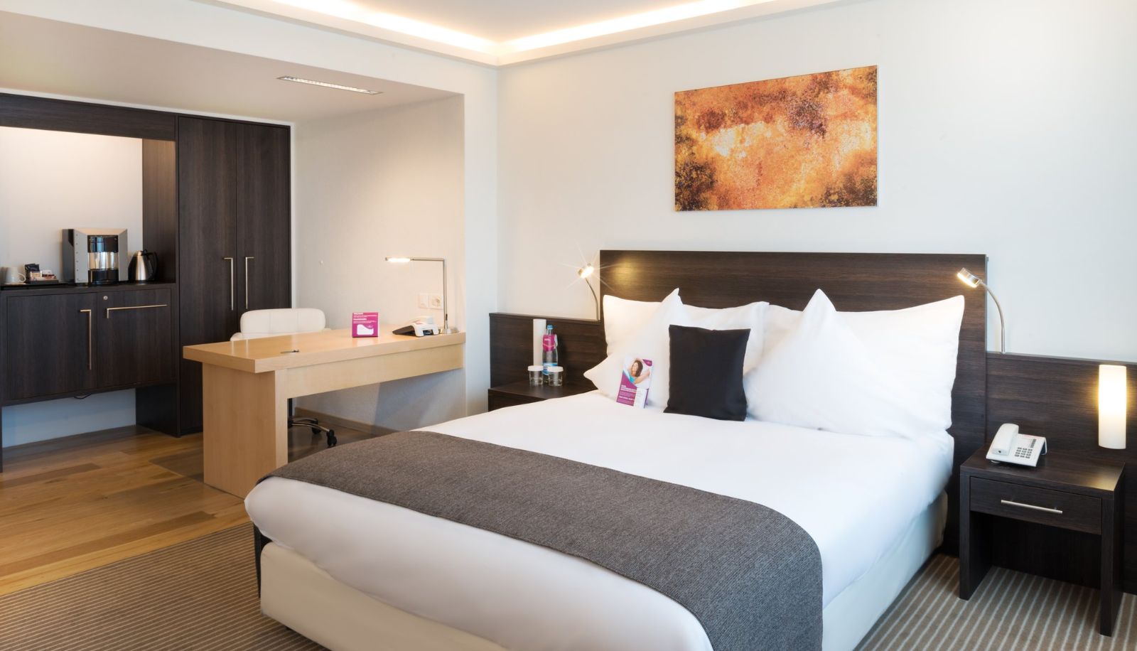 Room - Crowne Plaza ZURICH by IHG