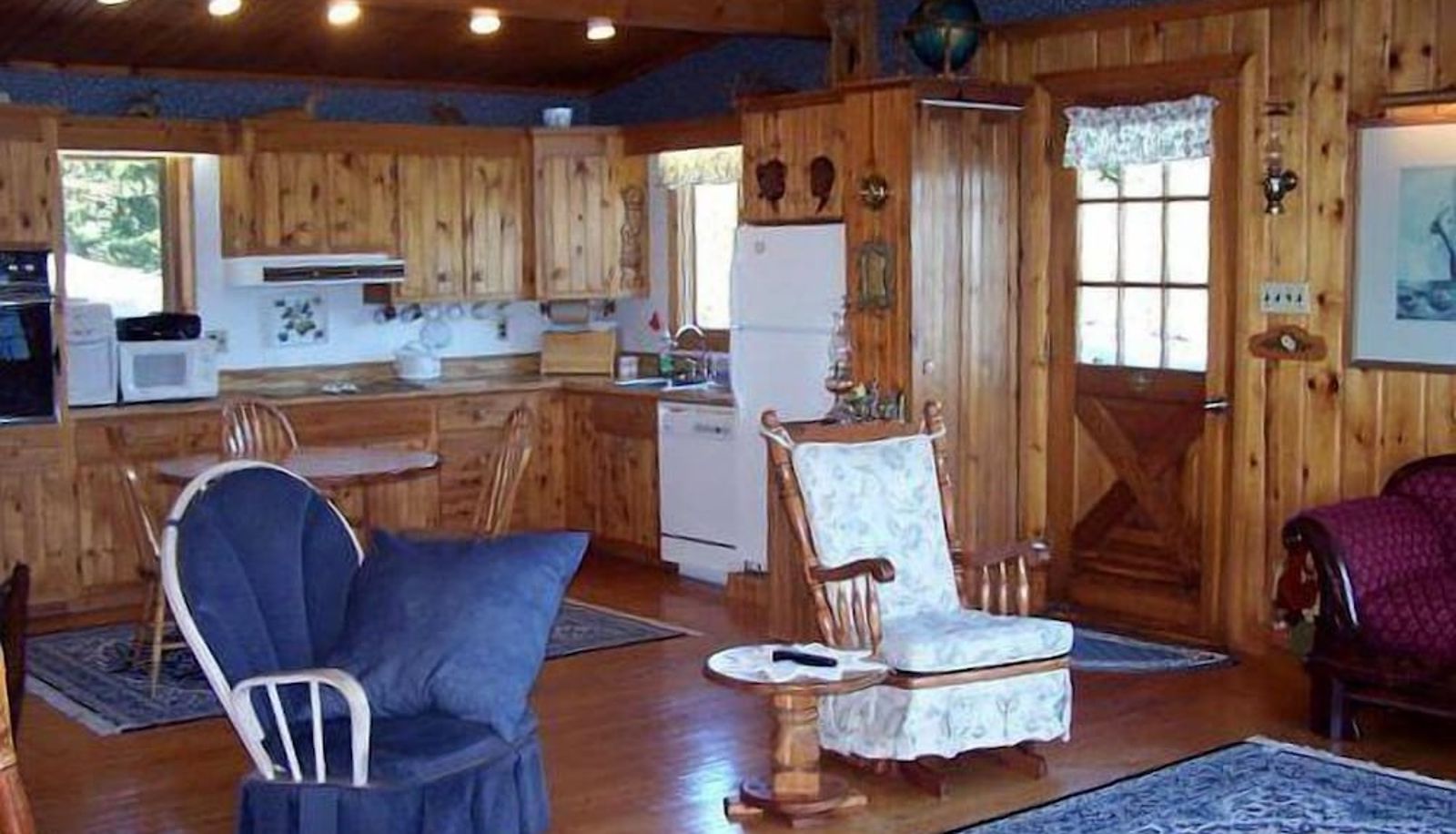 Hall - Lynwood Inn
