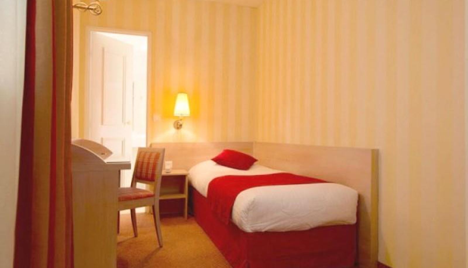 Room - HOTEL DELAMBRE PARIS MONTPARNASSE