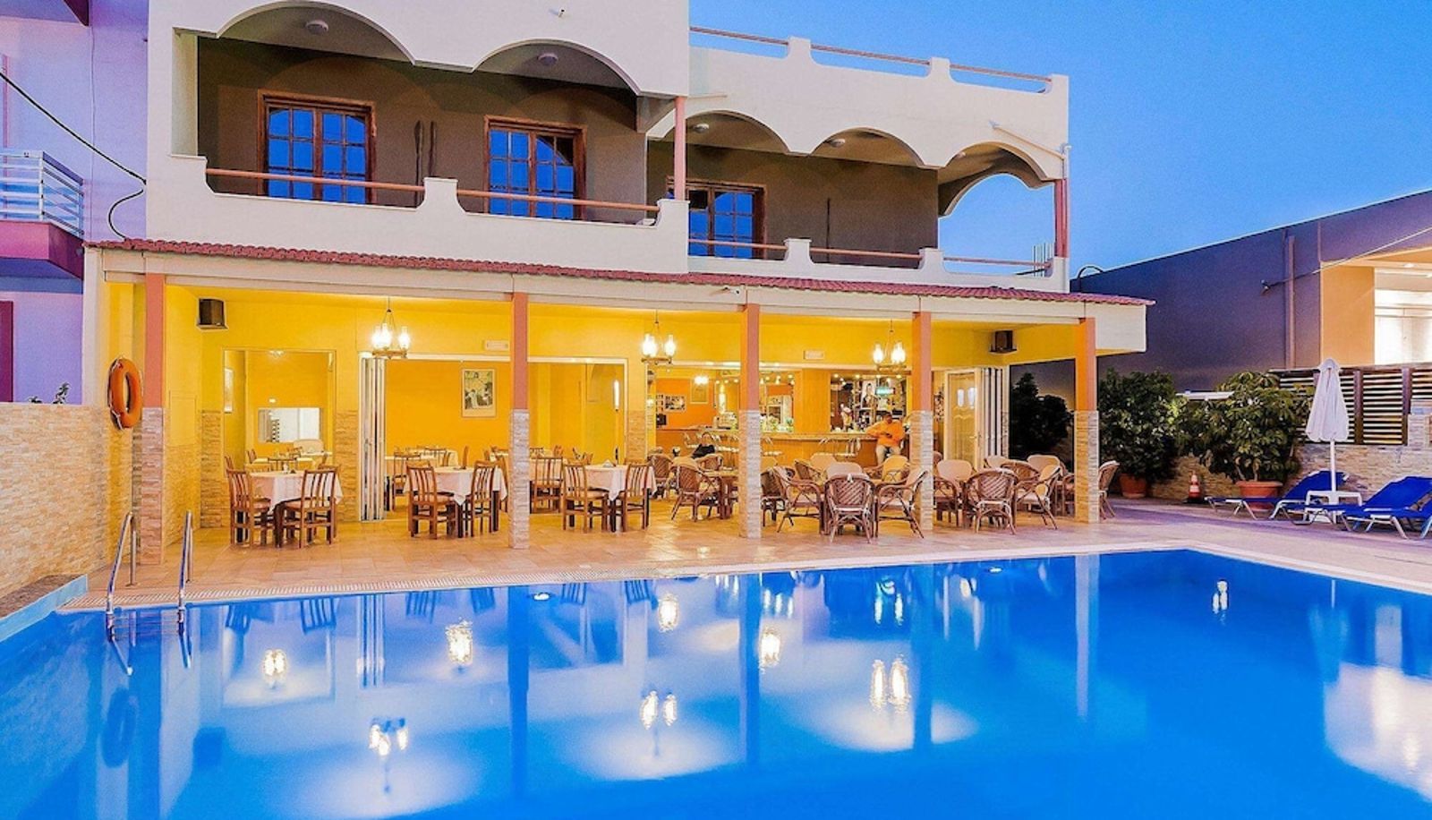 Zwembad - Esmeralda Hotel