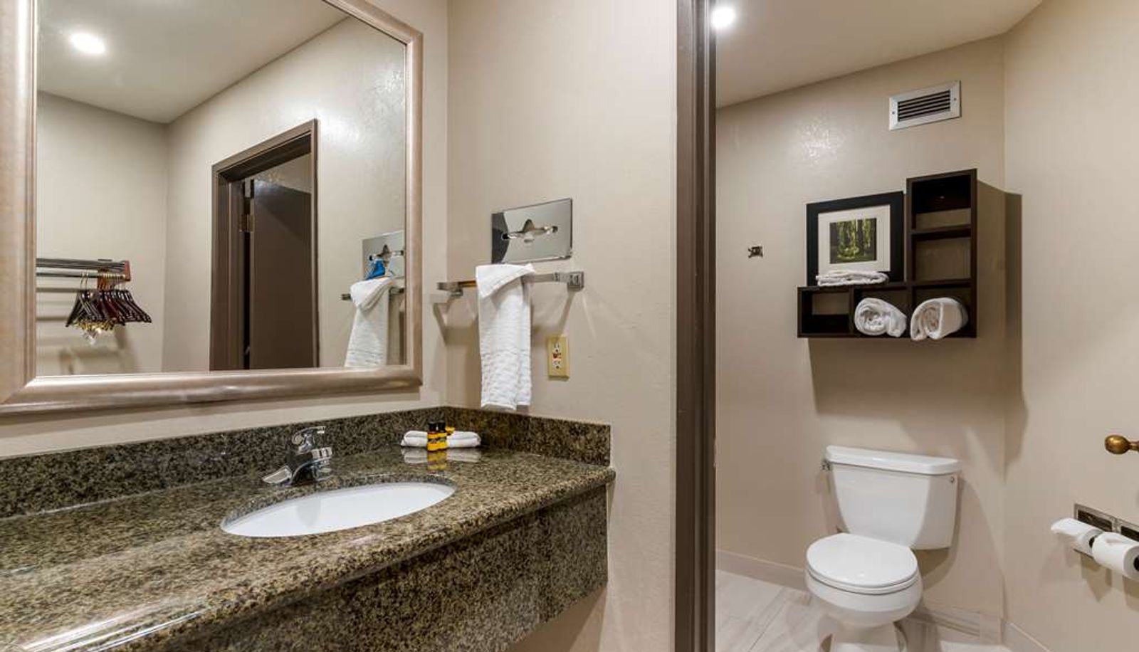 Camera - Best Western Plus Forest Park Inn