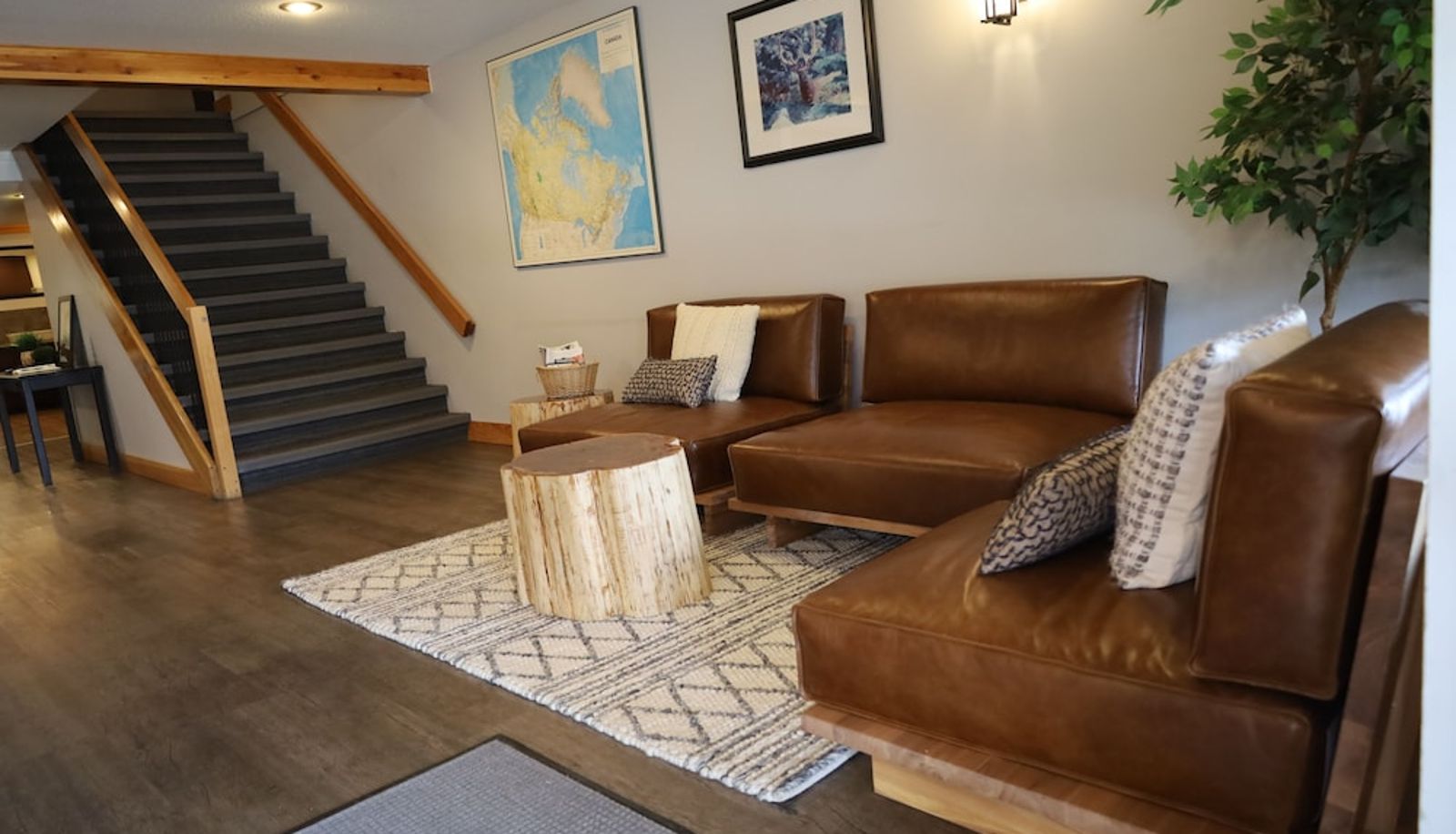 Lobby - Glacier Mountain Lodge