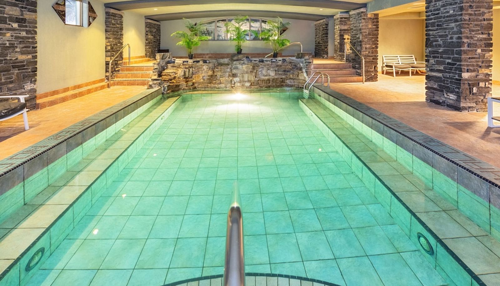 Basen - Royal Canadian Lodge