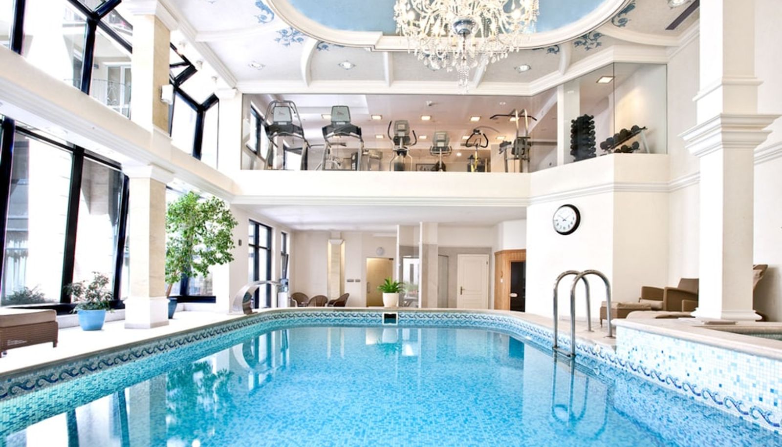 Pool - Queen's Court