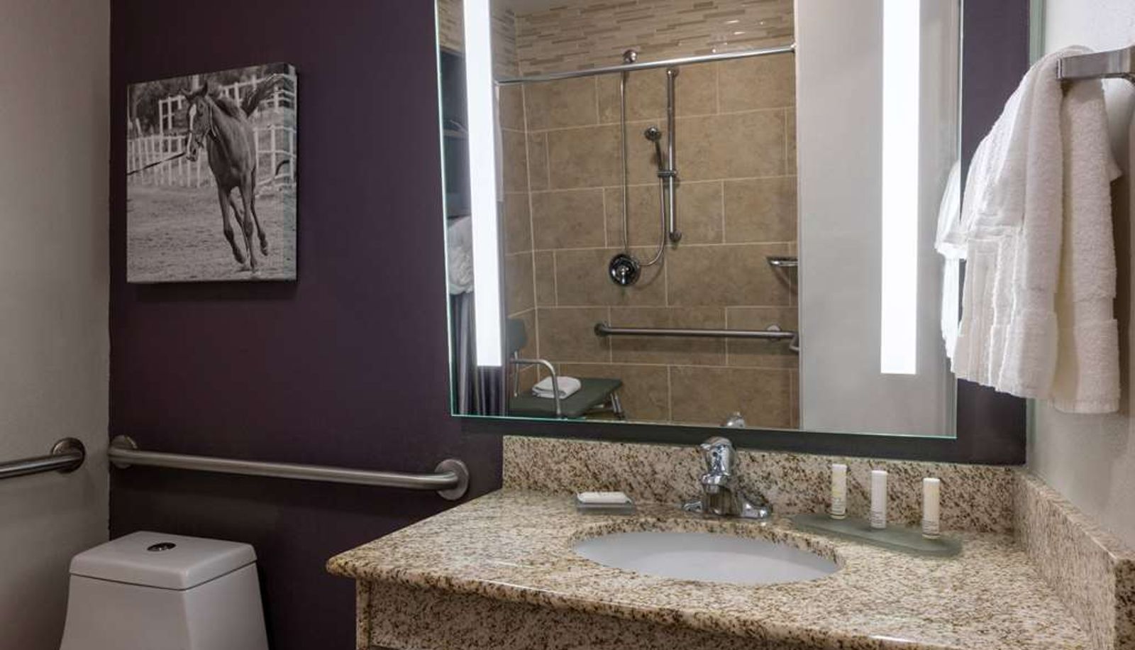 Camera - La Quinta Inn & Suites by Wyndham Covington