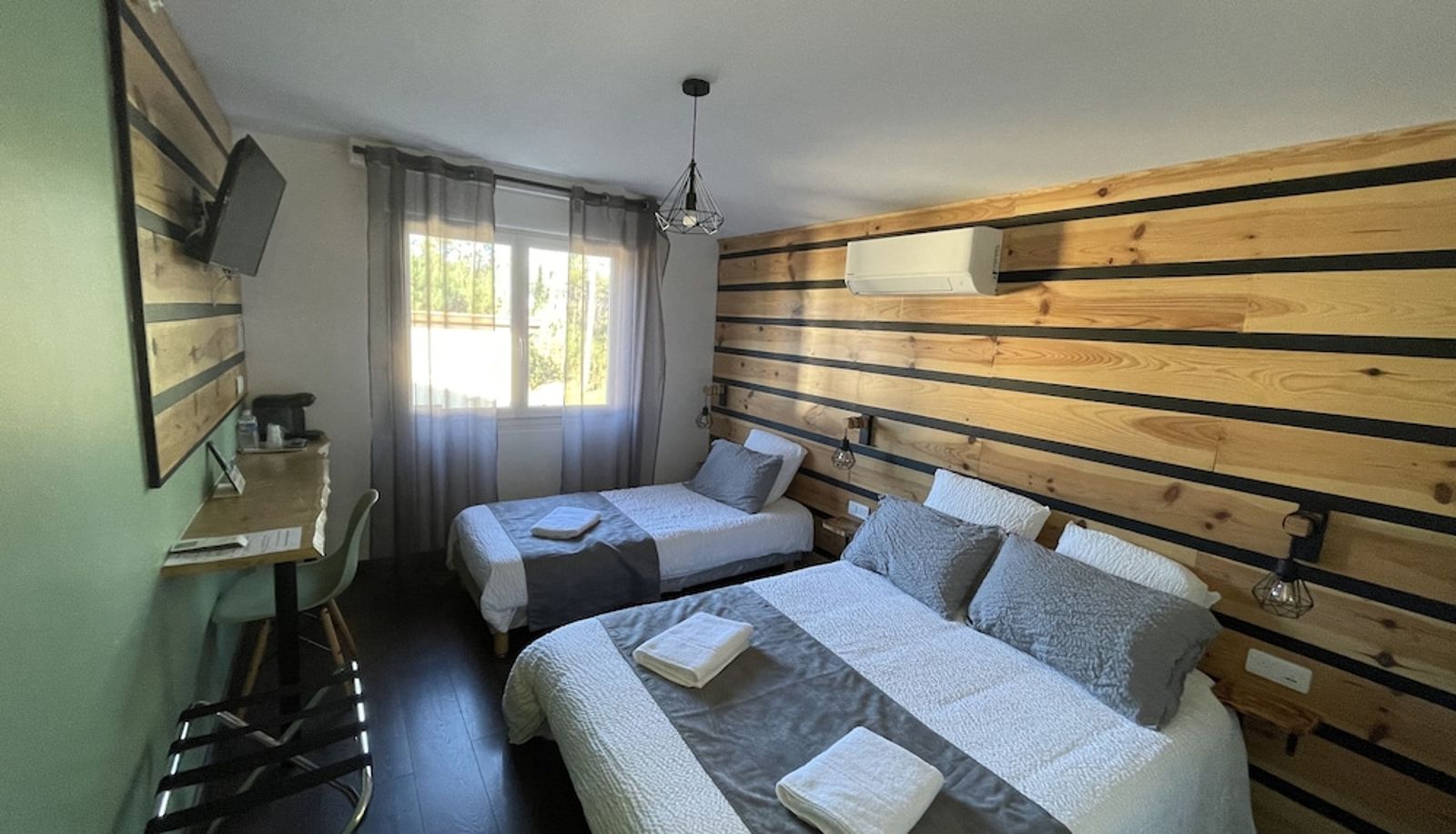 Driepersoonskamer - Logis Hôtel Paris-Madrid