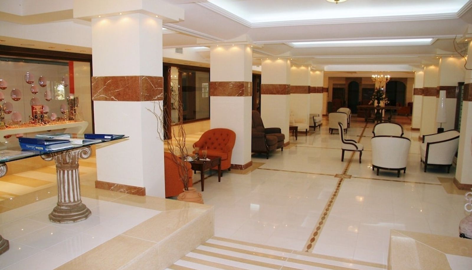 Hal - Crithoni's Paradise Hotel