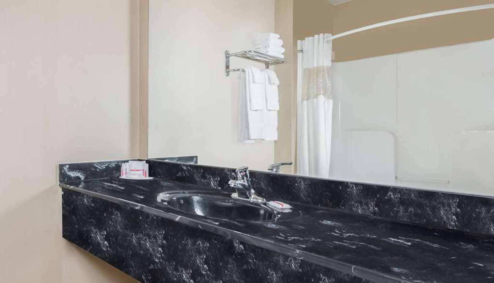 Zimmer - Ramada by Wyndham Strasburg/Shenandoah Valley