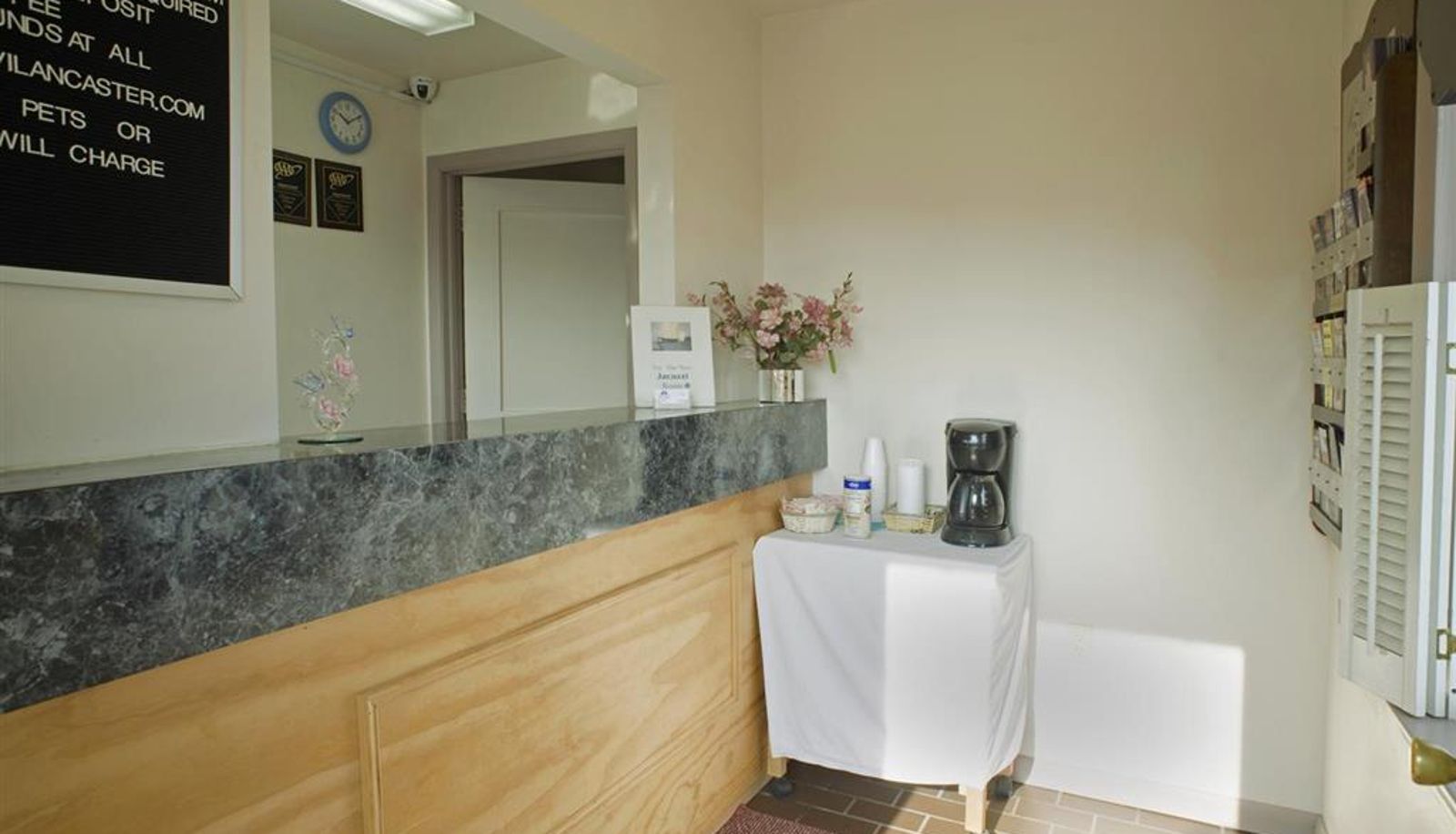 Hall - Americas Best Value Inn Lancaster