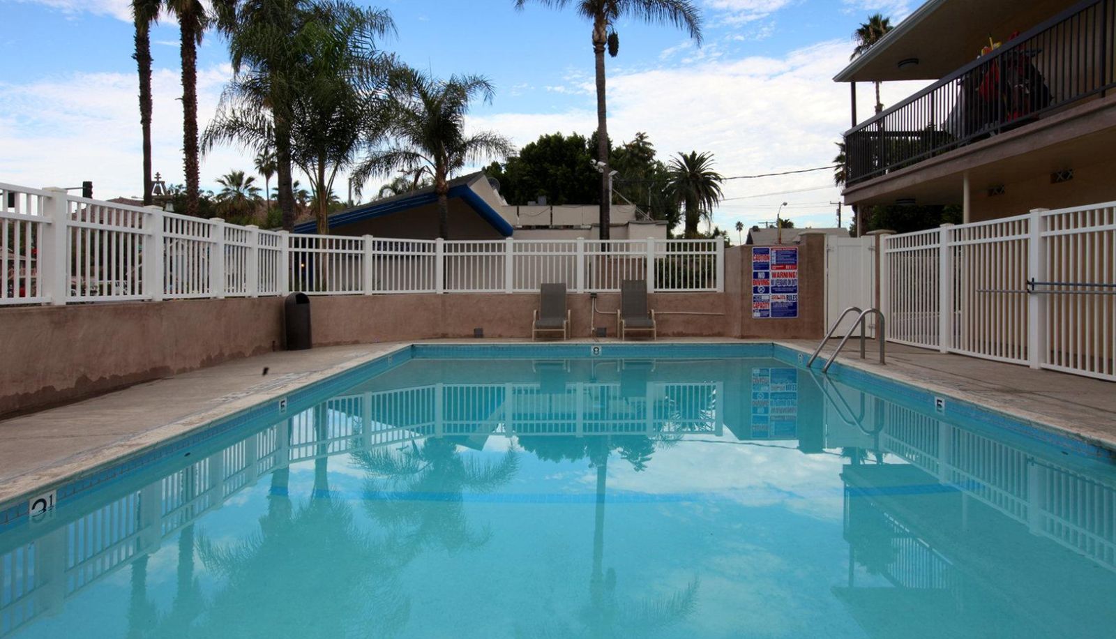 Piscina - ABVI Riverside University Ave