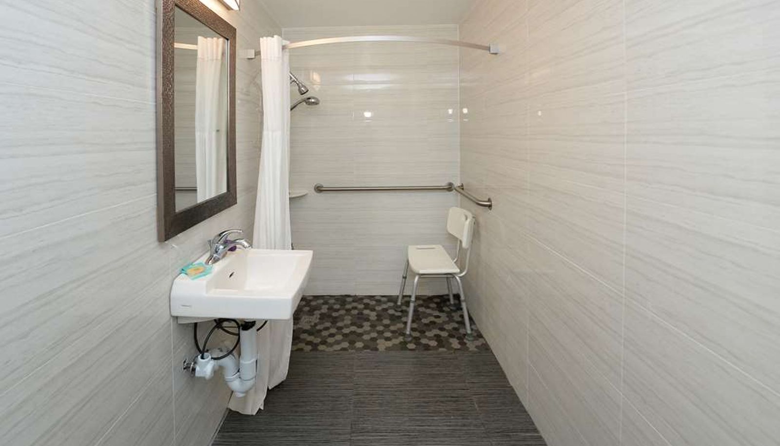 Vierbettzimmer - Americas Best Value Inn Central Valley