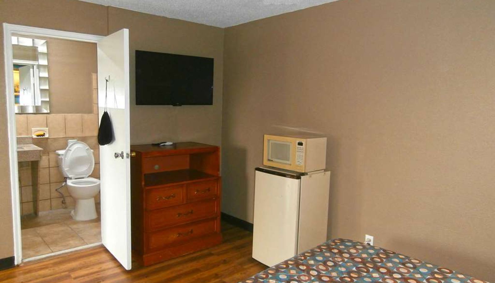 Quadruple room - Americas Best Value Inn Savannah