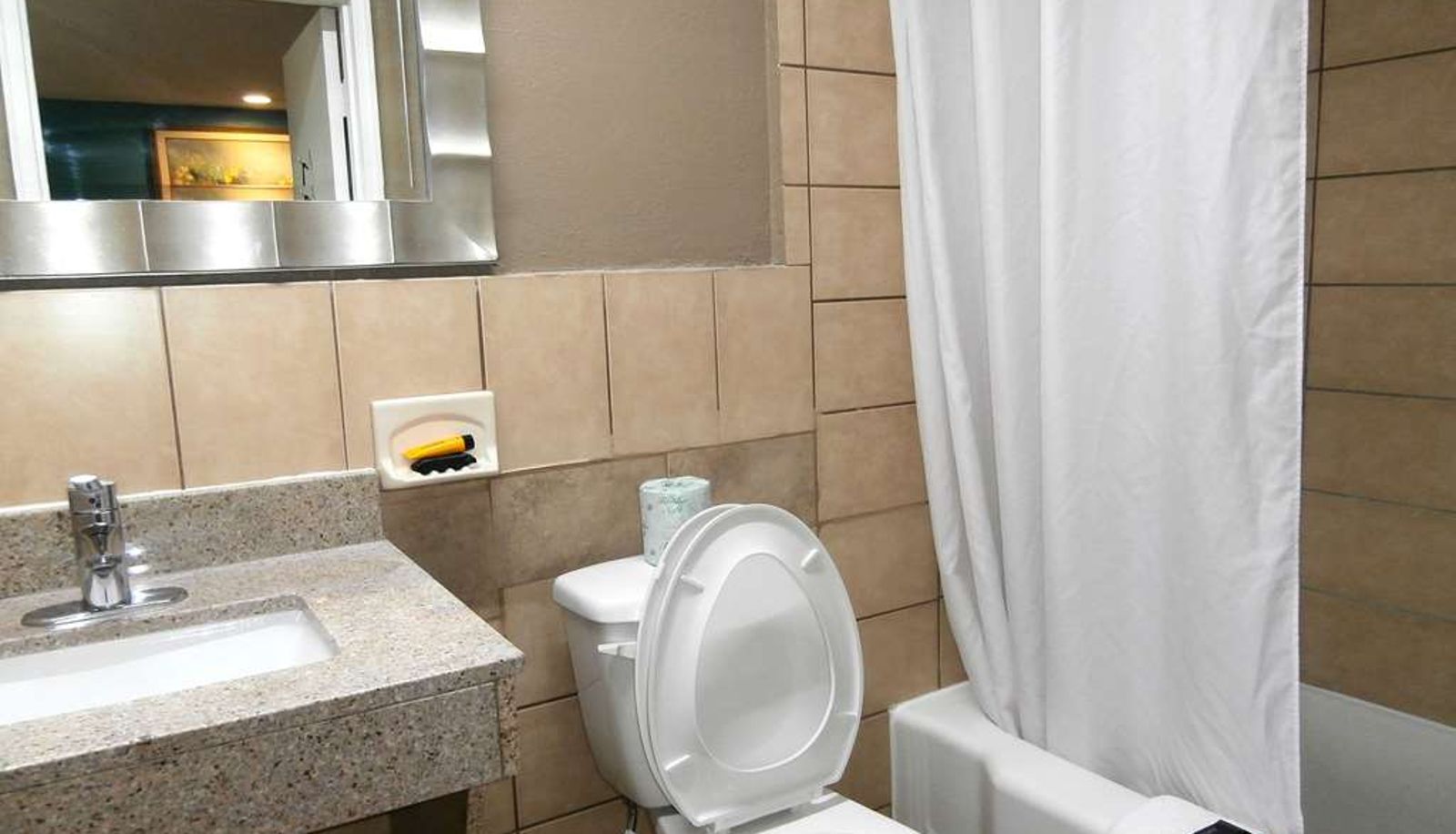 Quadruple room - Americas Best Value Inn Savannah