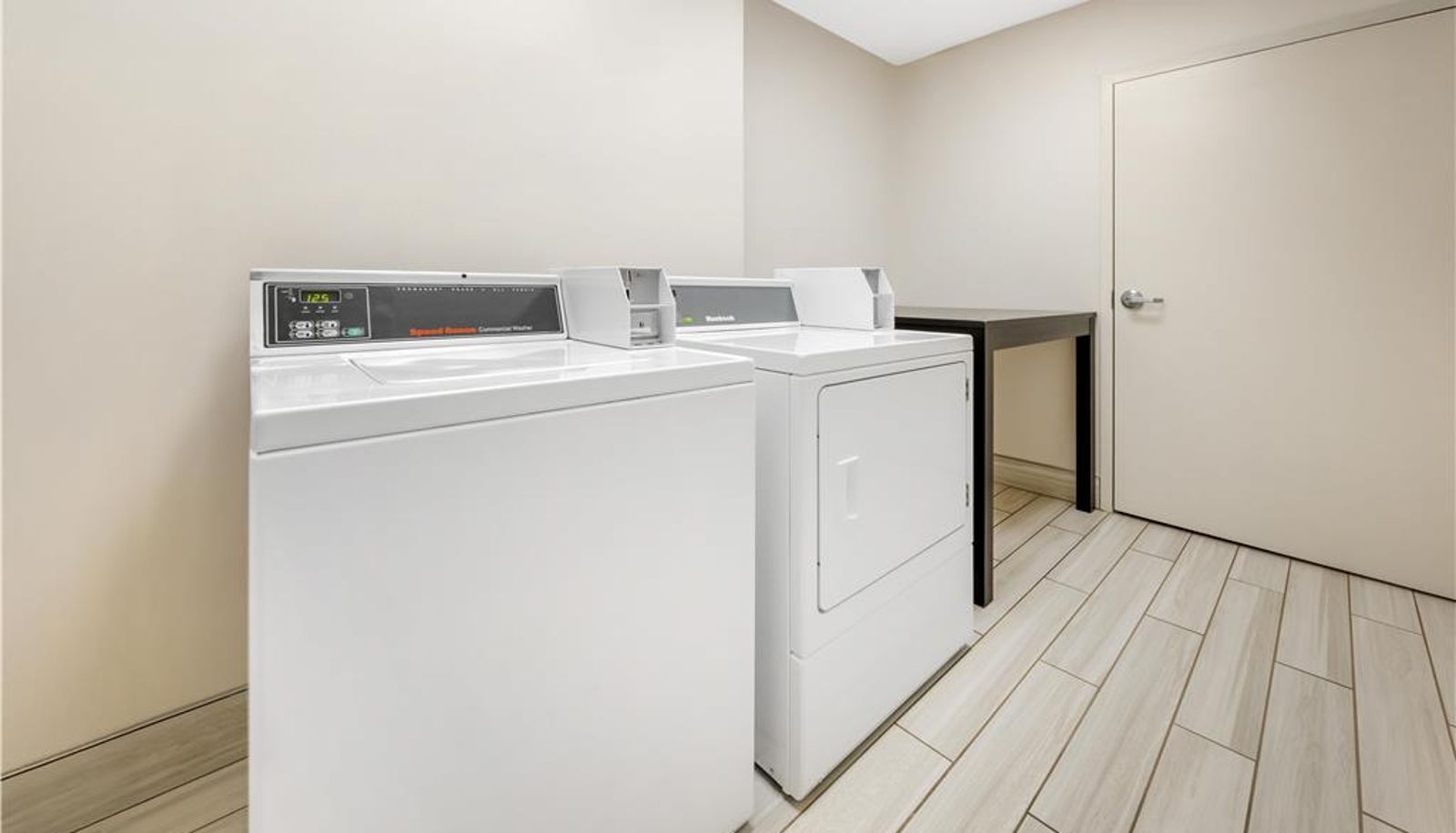 Vista interior - Best Western Plus Vineyard Inn & Suites