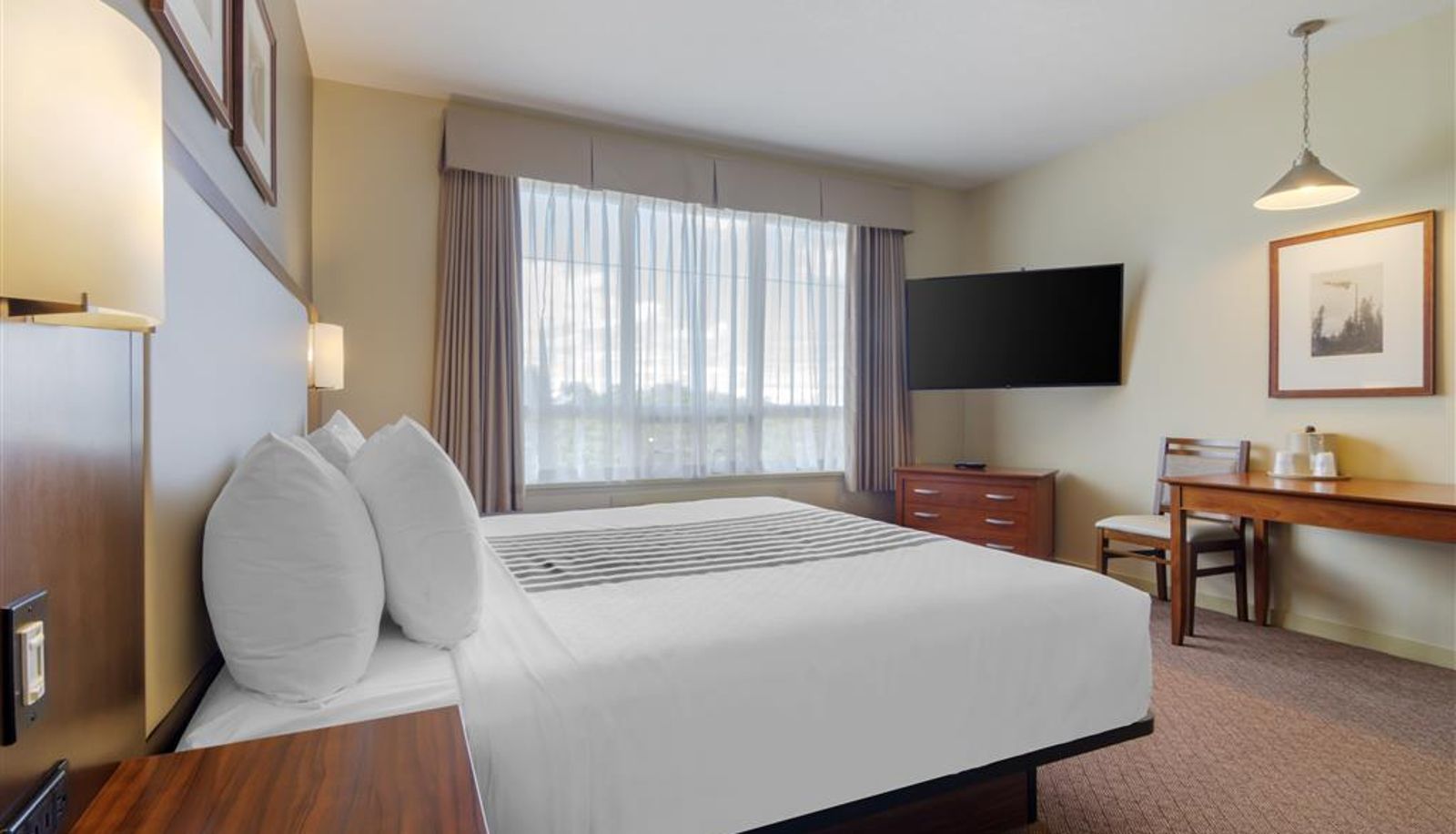 Room - Best Western Plus Chemainus Inn