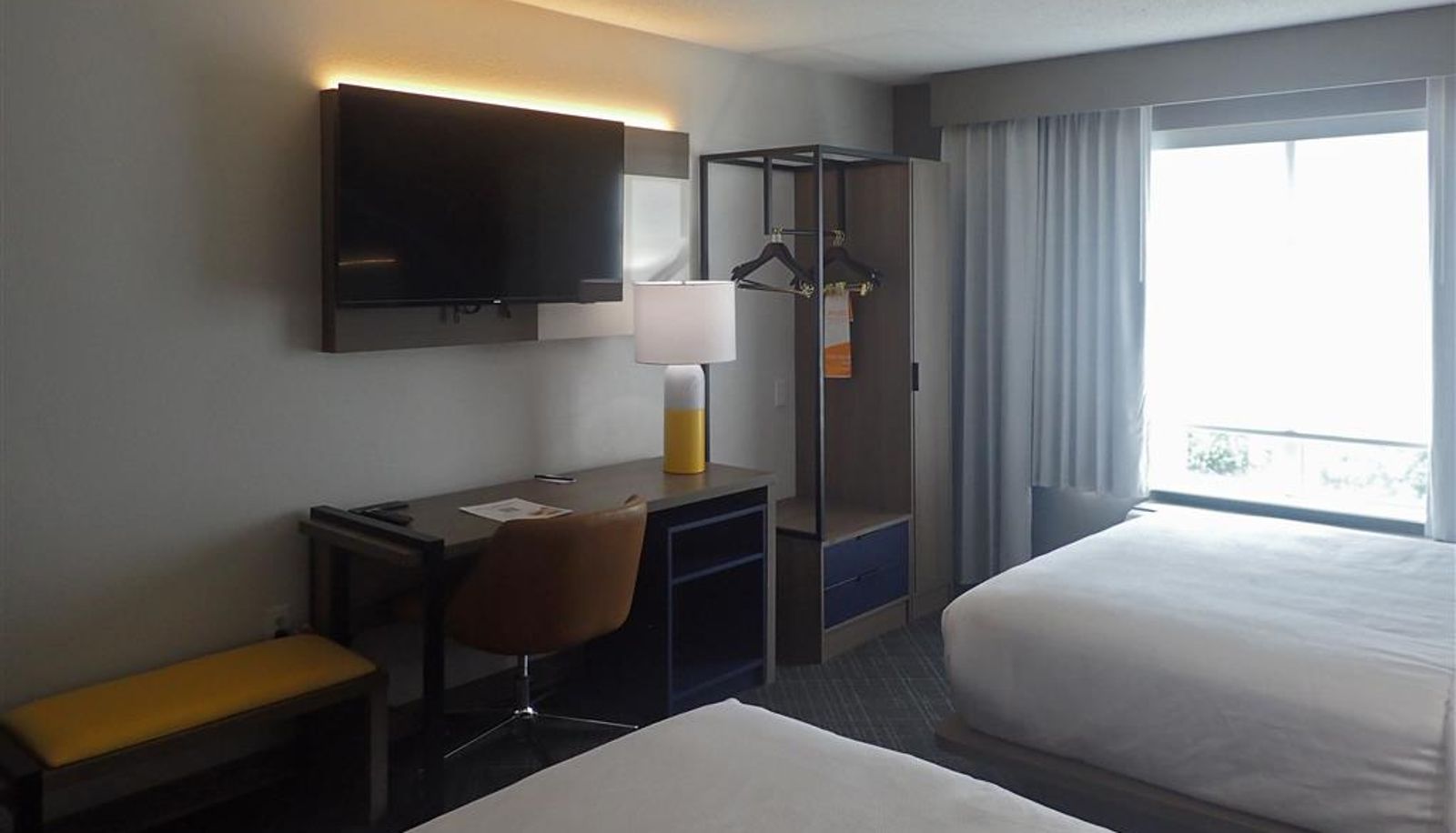 Room - Comfort Inn & Suites Hampton near Coliseum