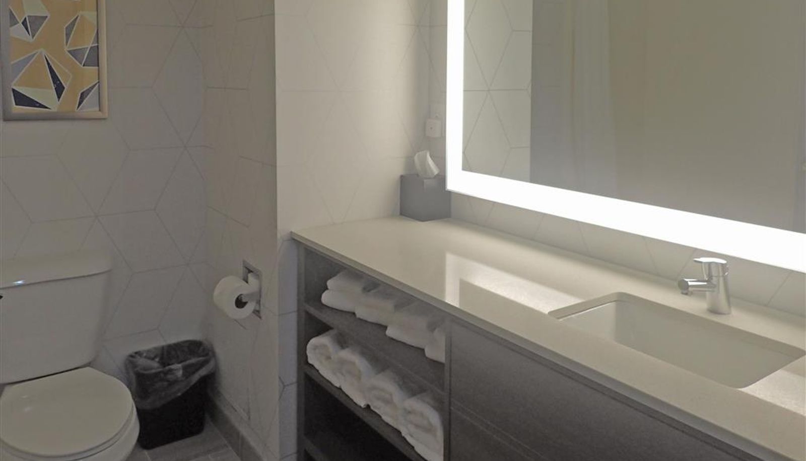 Room - Comfort Inn & Suites Hampton near Coliseum