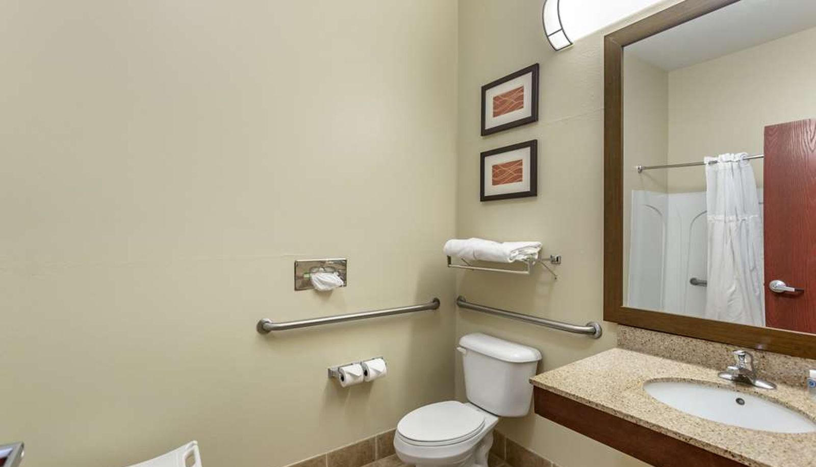 Camera - Comfort Inn & Suites Cave City