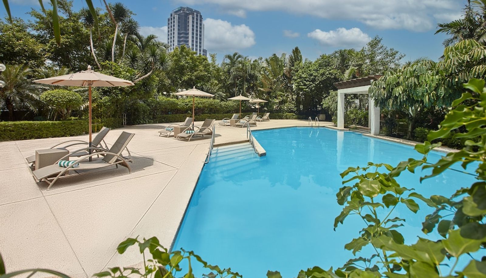 Piscina - Crowne Plaza MANILA GALLERIA by IHG