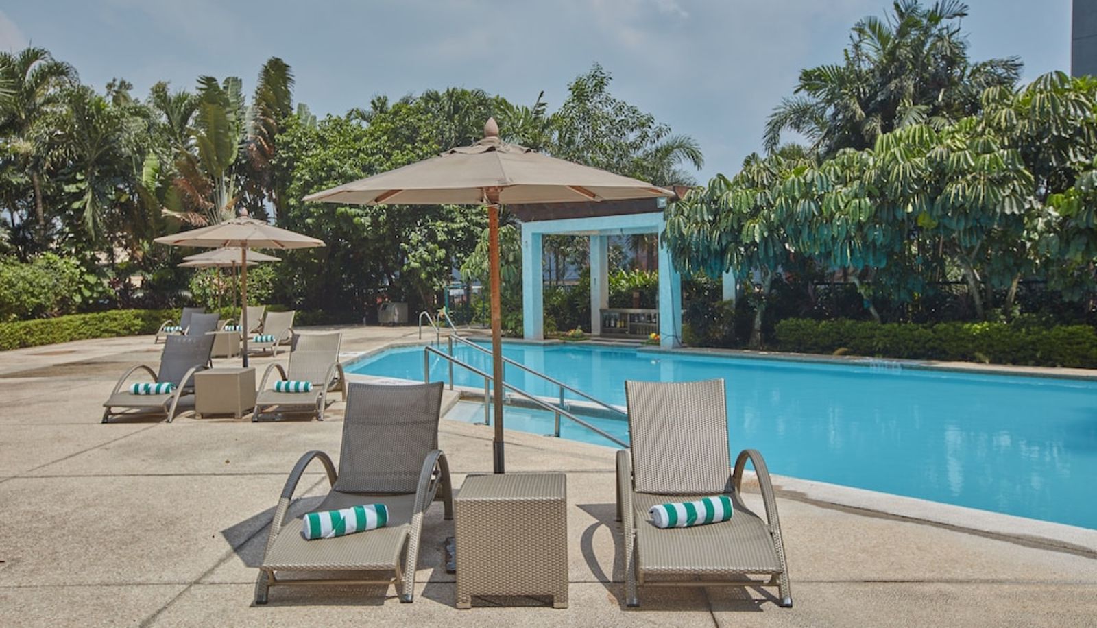 Pool - Crowne Plaza MANILA GALLERIA by IHG