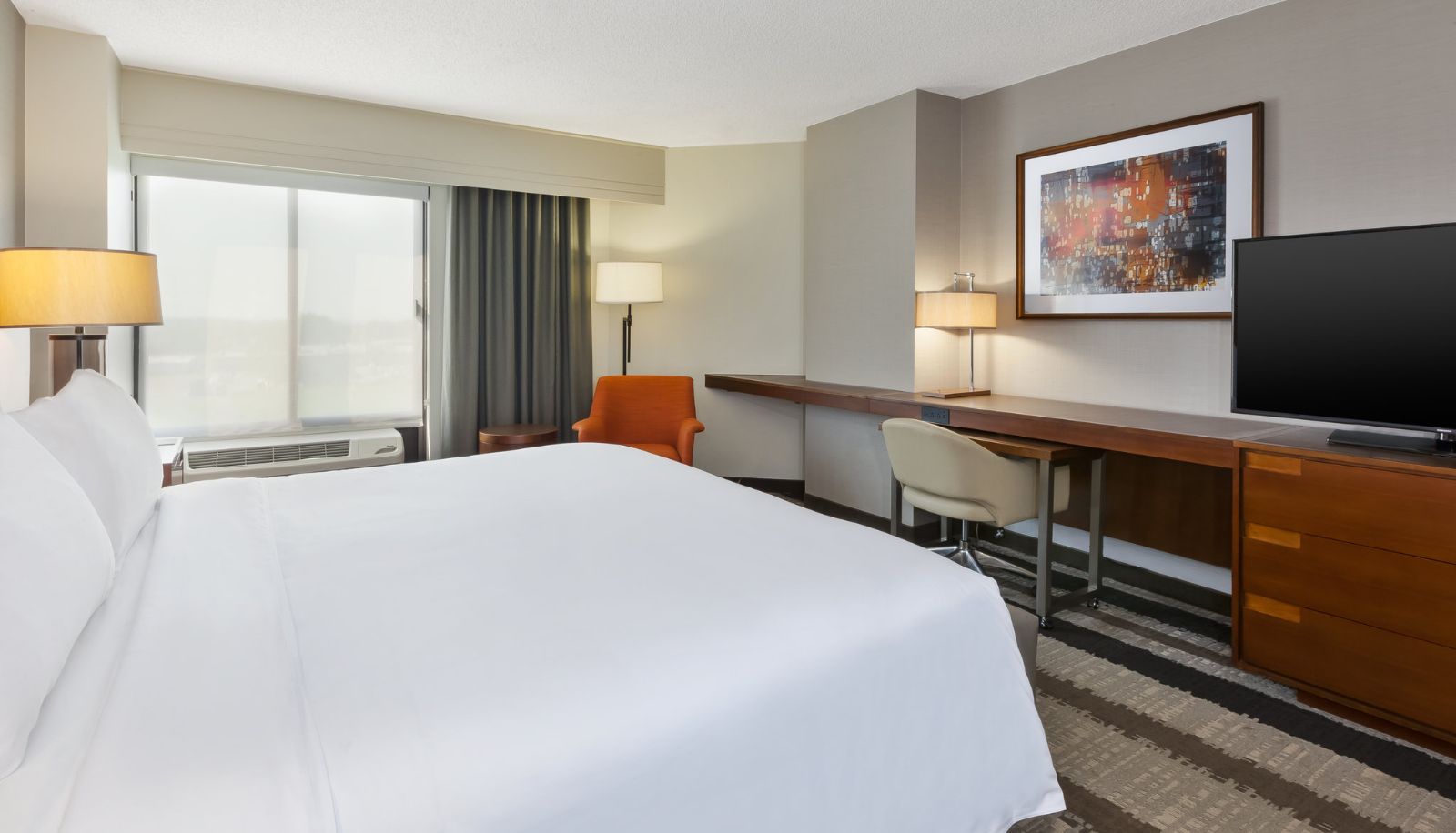 Zimmer - Crowne Plaza DULLES AIRPORT by IHG