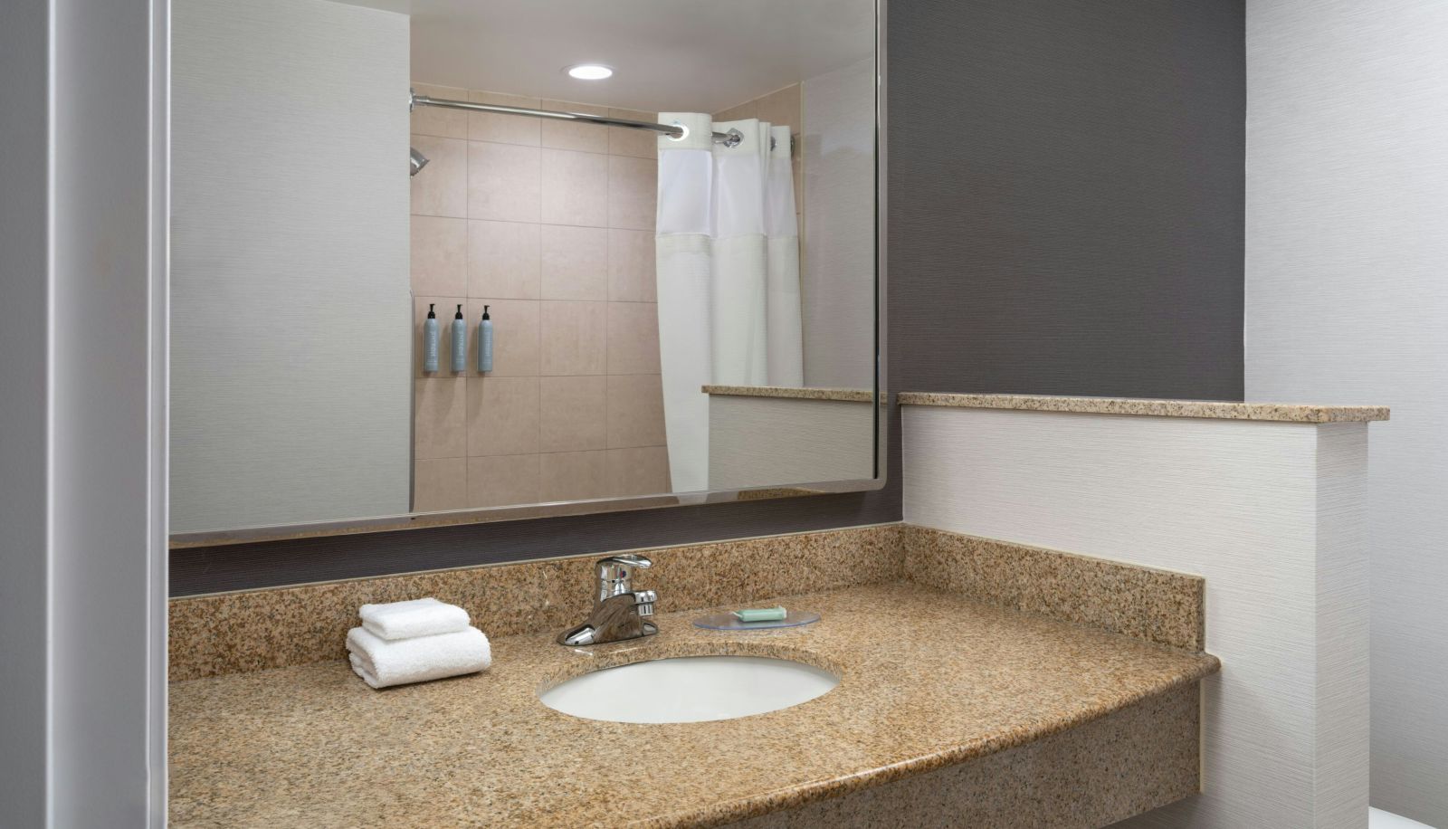 Zimmer - Courtyard by Marriott Dayton-University of Dayton