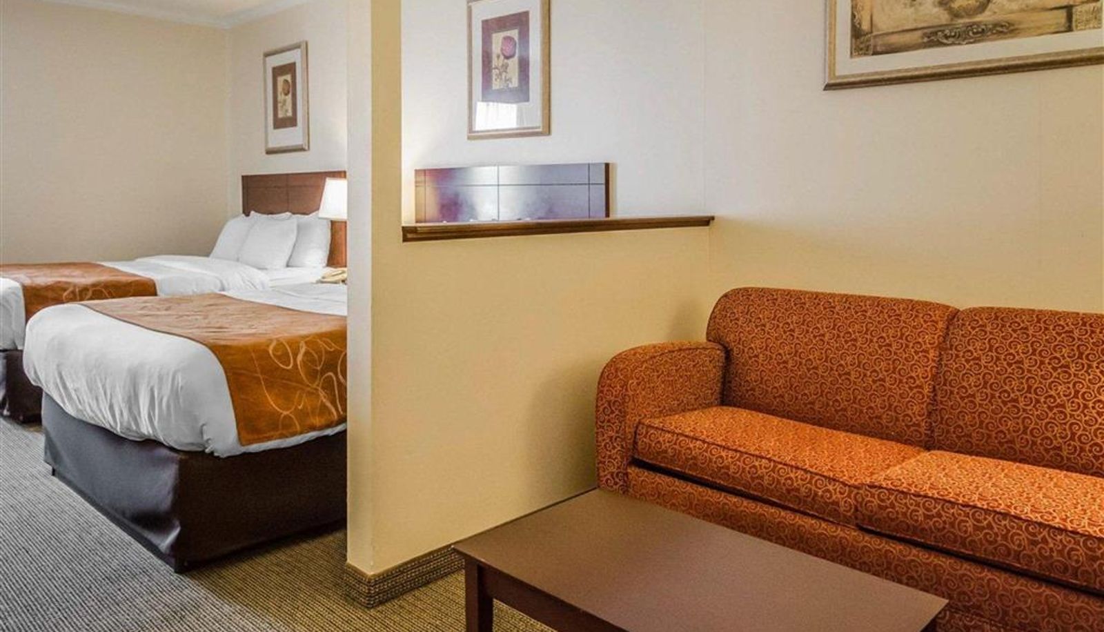 Room - Quality Suites Jeffersonville - Louisville North