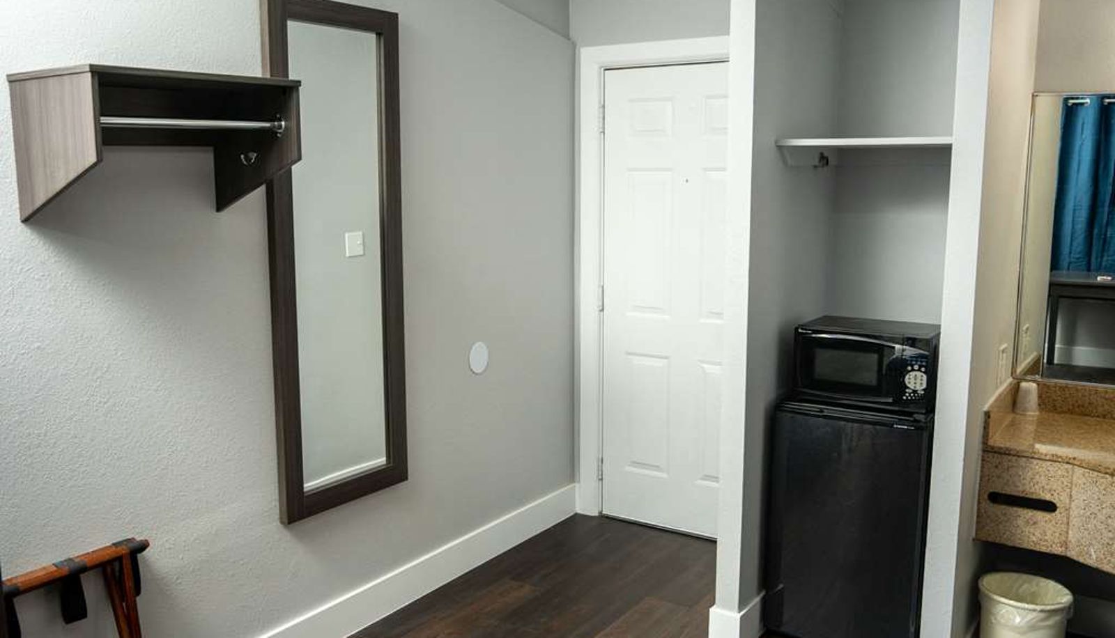 Zimmer - Econo Lodge Clarks Summit - Scranton