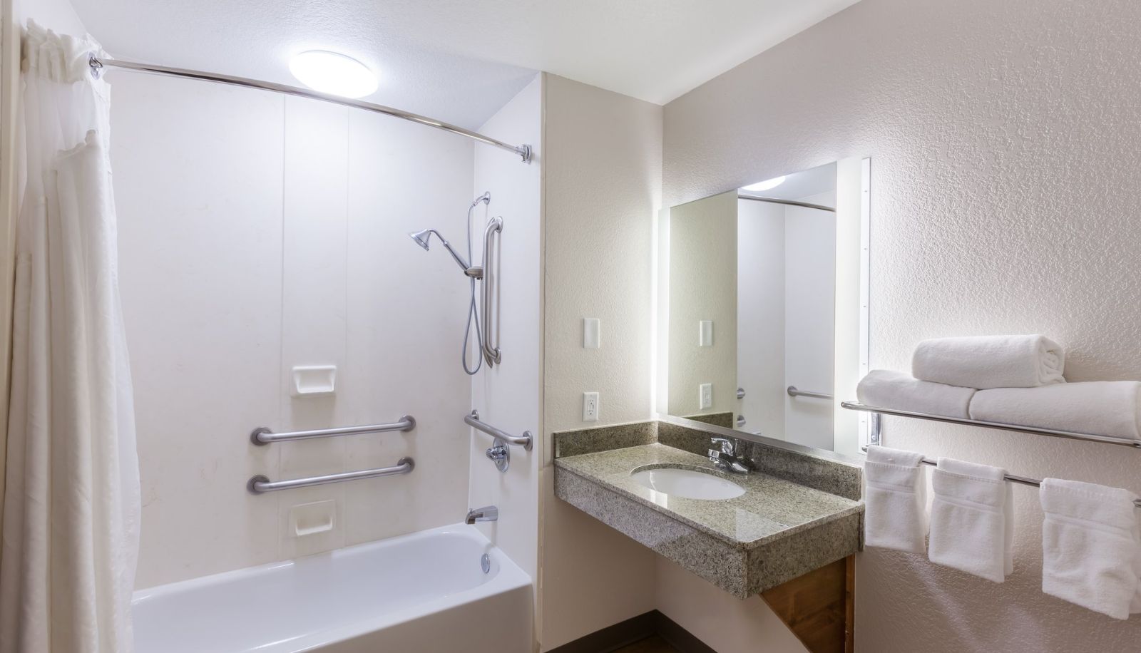 Camera - Holiday Inn Express & Suites TULSA S BROKEN ARROW HWY 51 by IHG