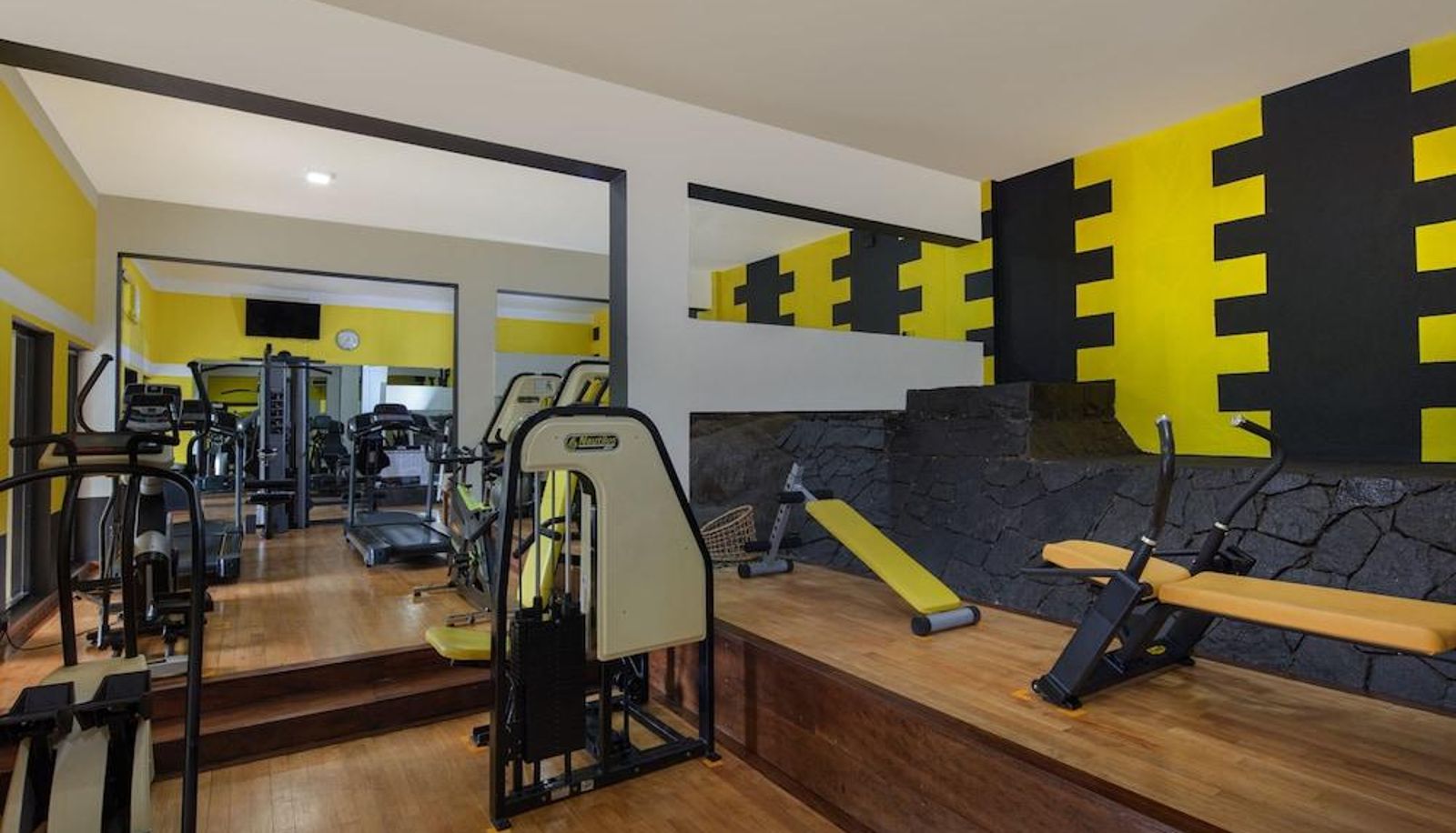 Gimnasio - EARLS REGENCY