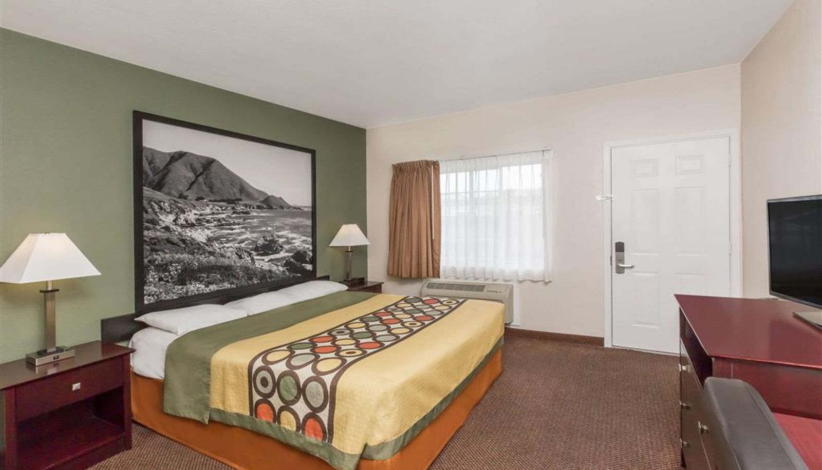 Room - Super 8 by Wyndham Monterey