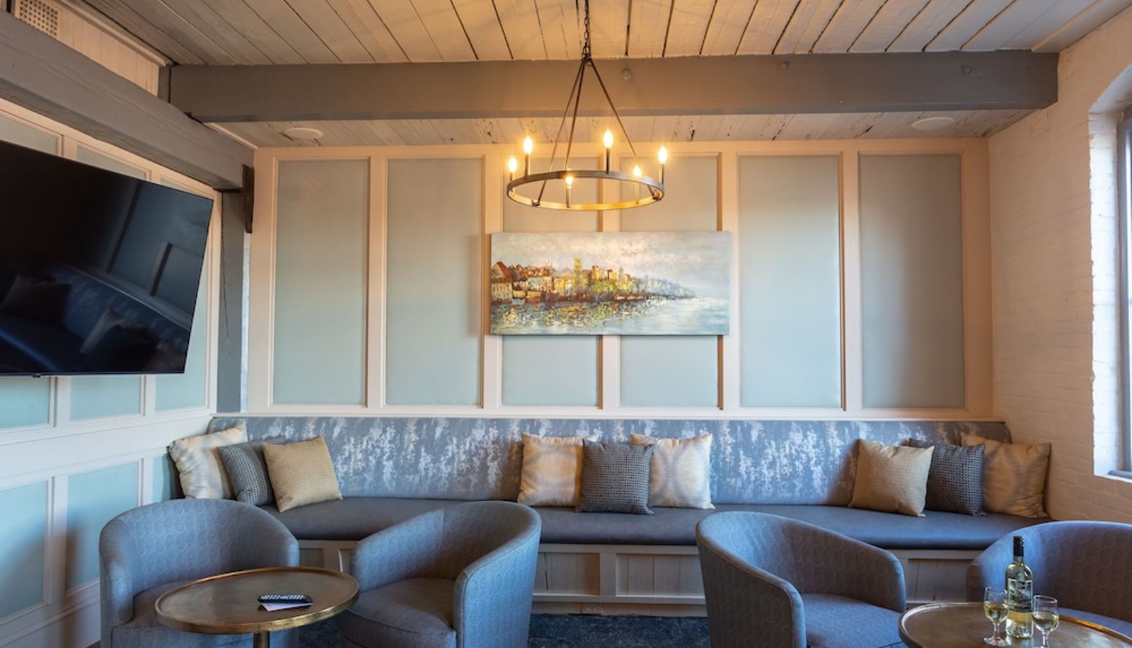 Hall - OLDE HARBOUR INN