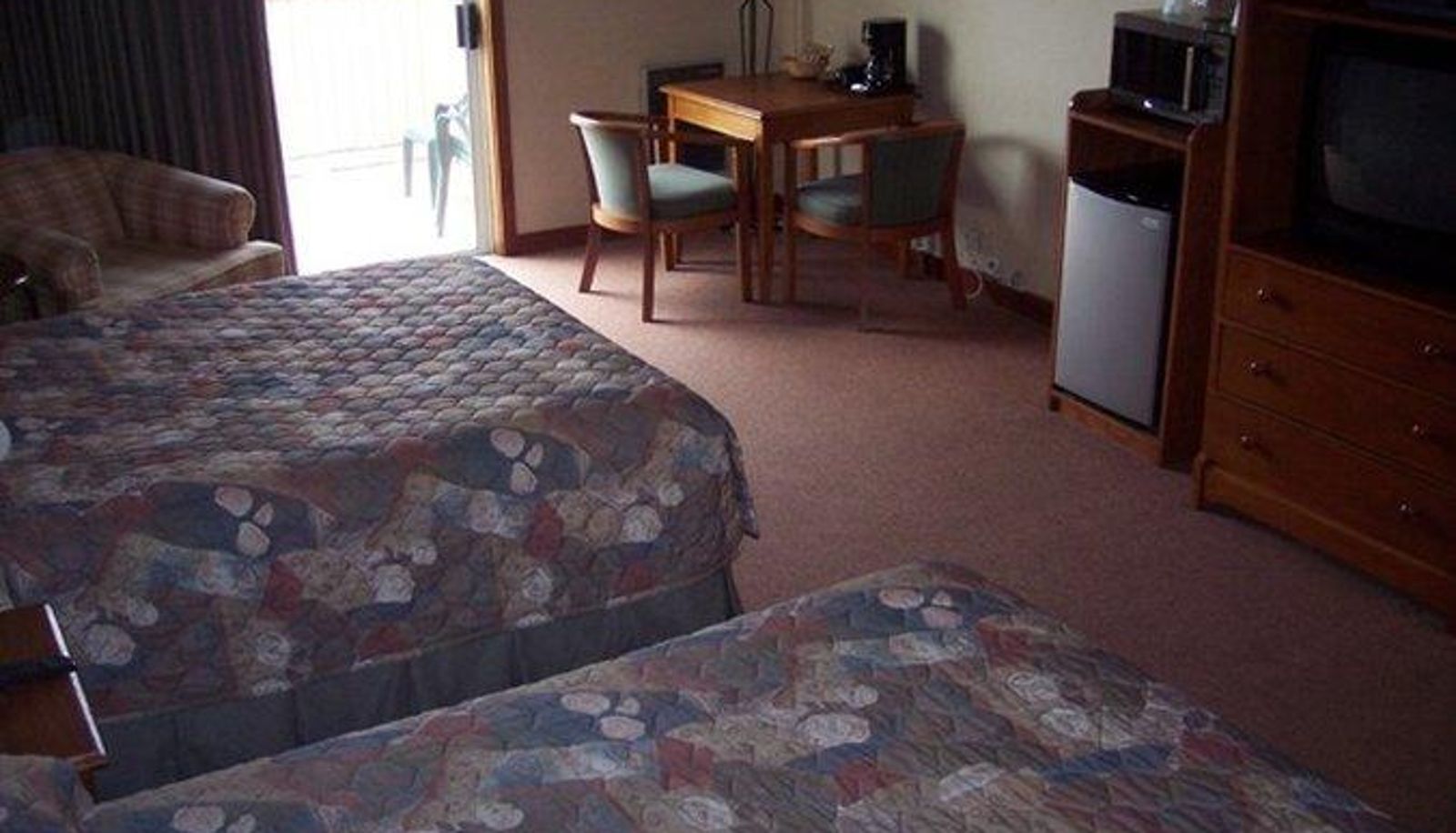 Zimmer - Bodega Coast Inn and Suites