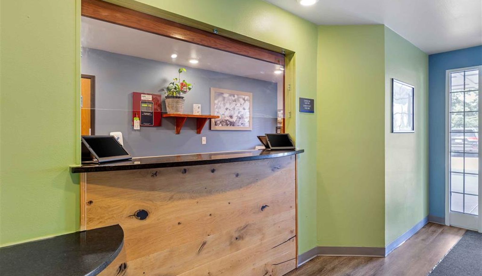 Hall - Extended Stay America Select Suites - Fayetteville - West