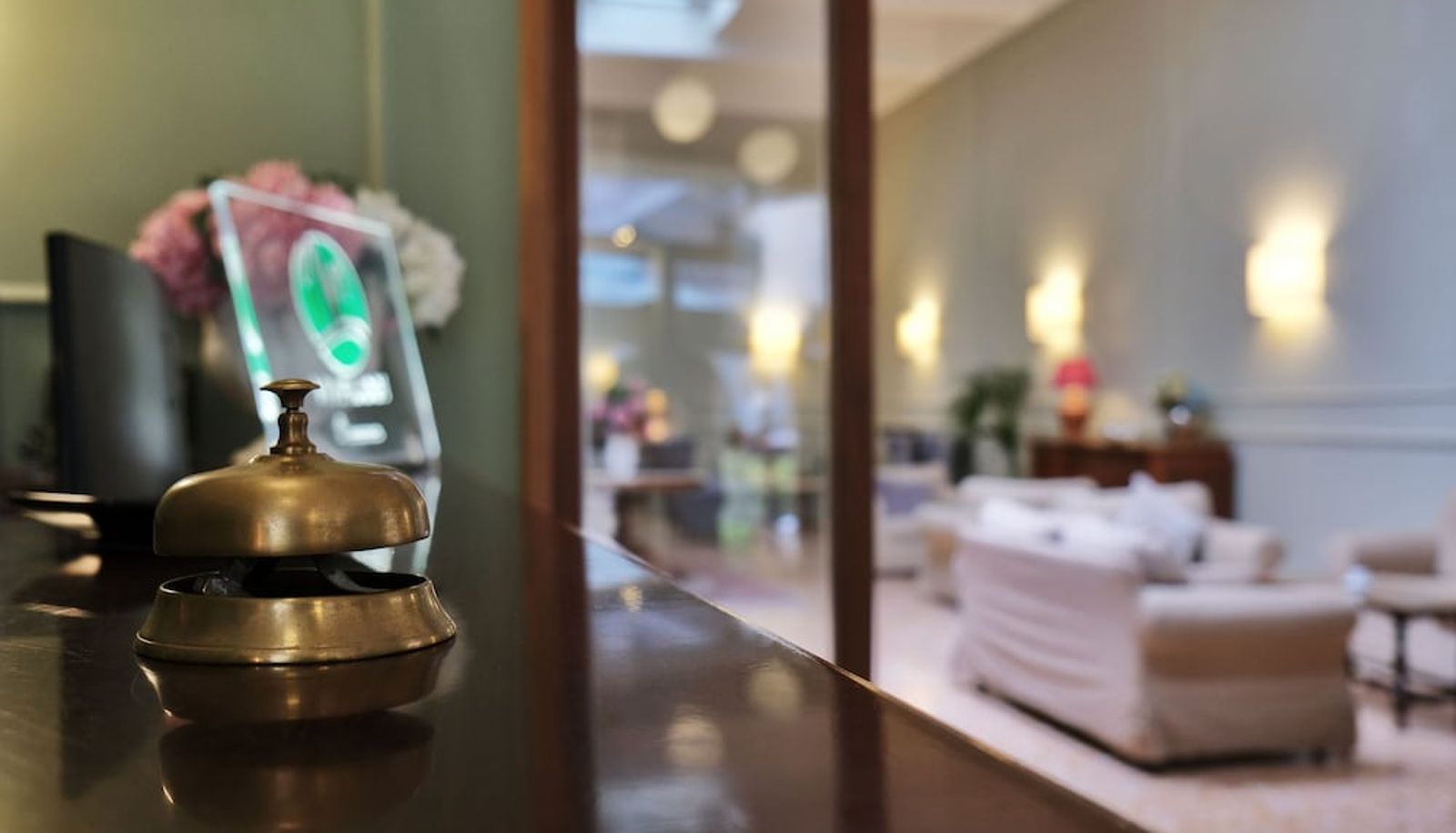 Rezeption - Hotel Touring Wellness & Beauty