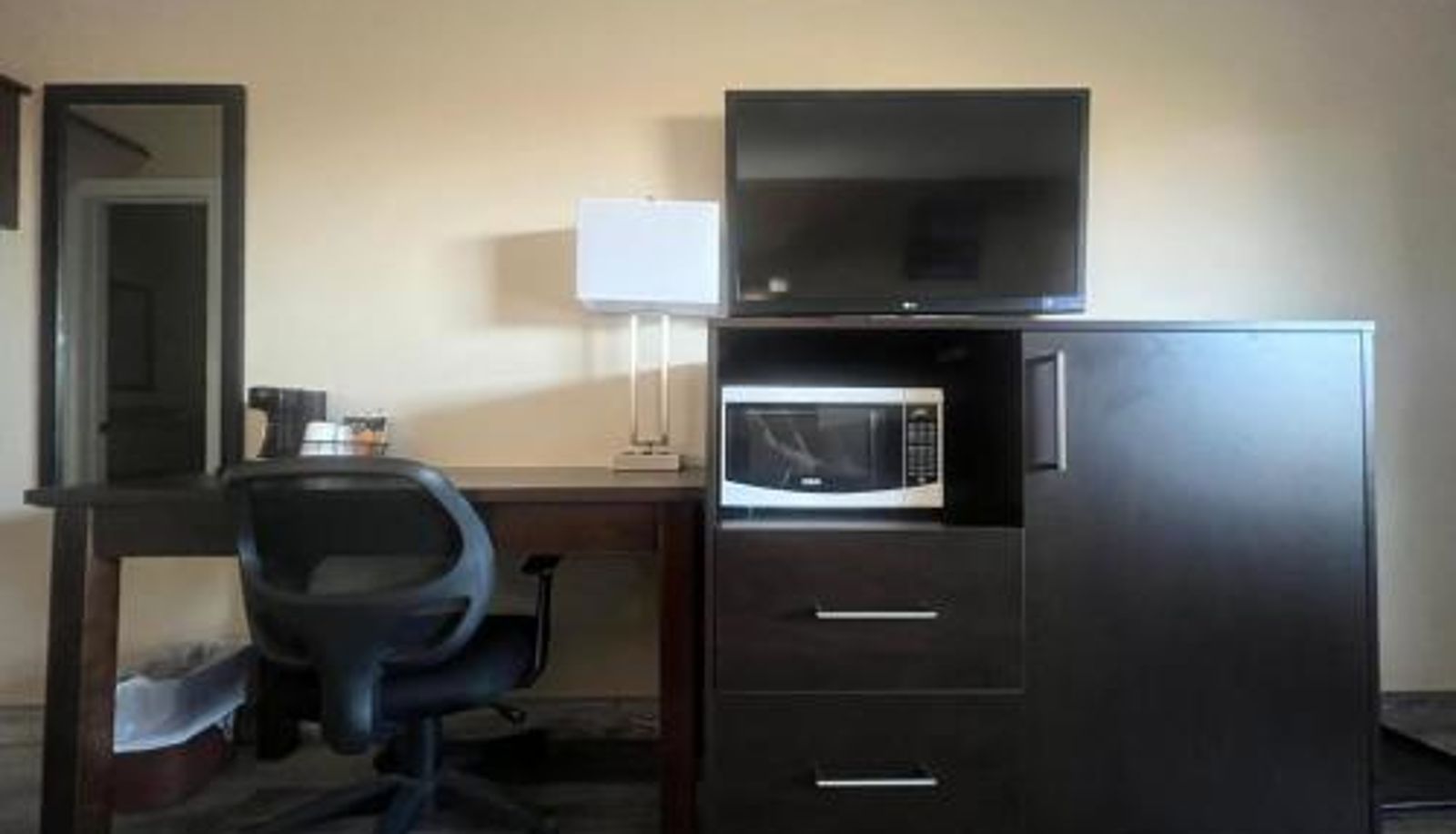 Room - Colonial House Motor Inn