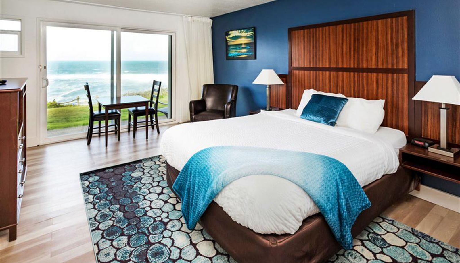 Room - Clarion Inn Surfrider Resort