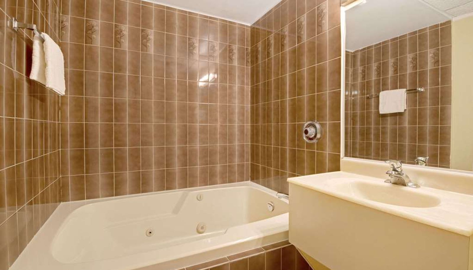Suite - Knights Inn Midland ON