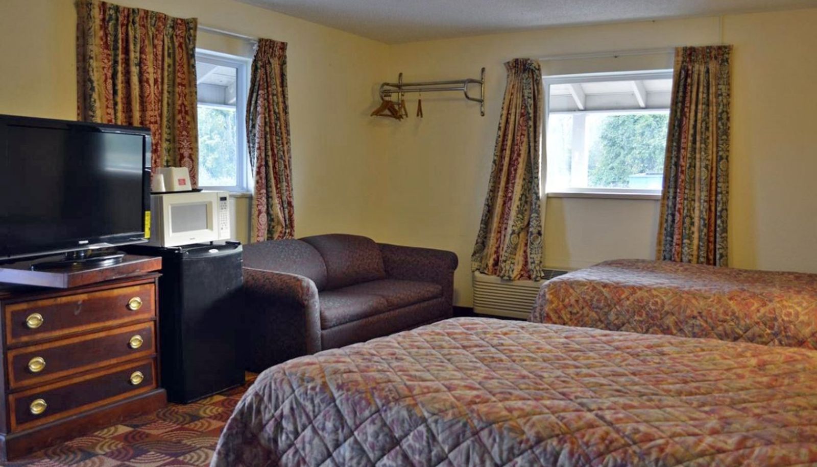 Room - Red Carpet Inn and Suites New Cumberland
