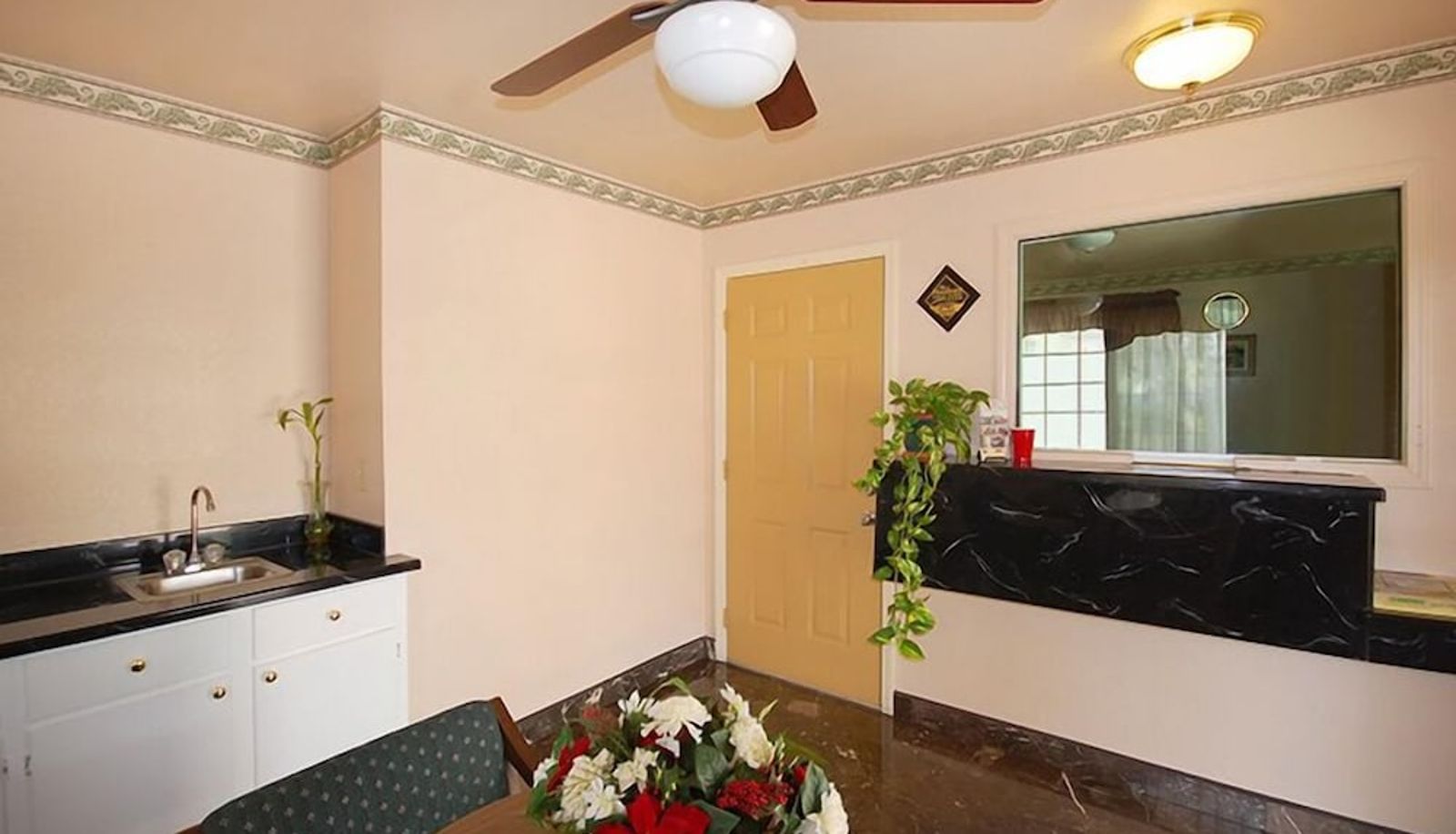Hall - Haltom Inn