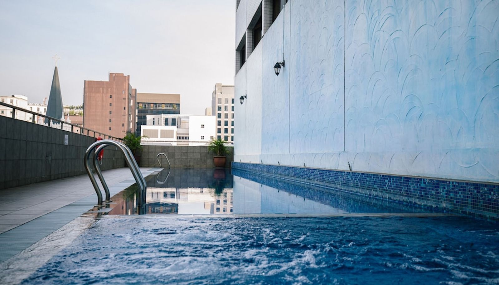Pool - Hotel Royal Queens