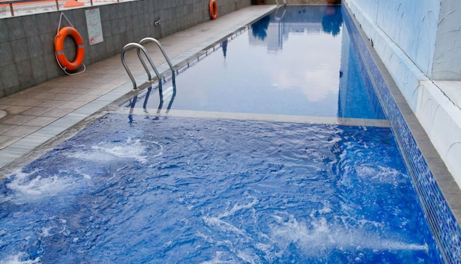 Pool - Hotel Royal Queens