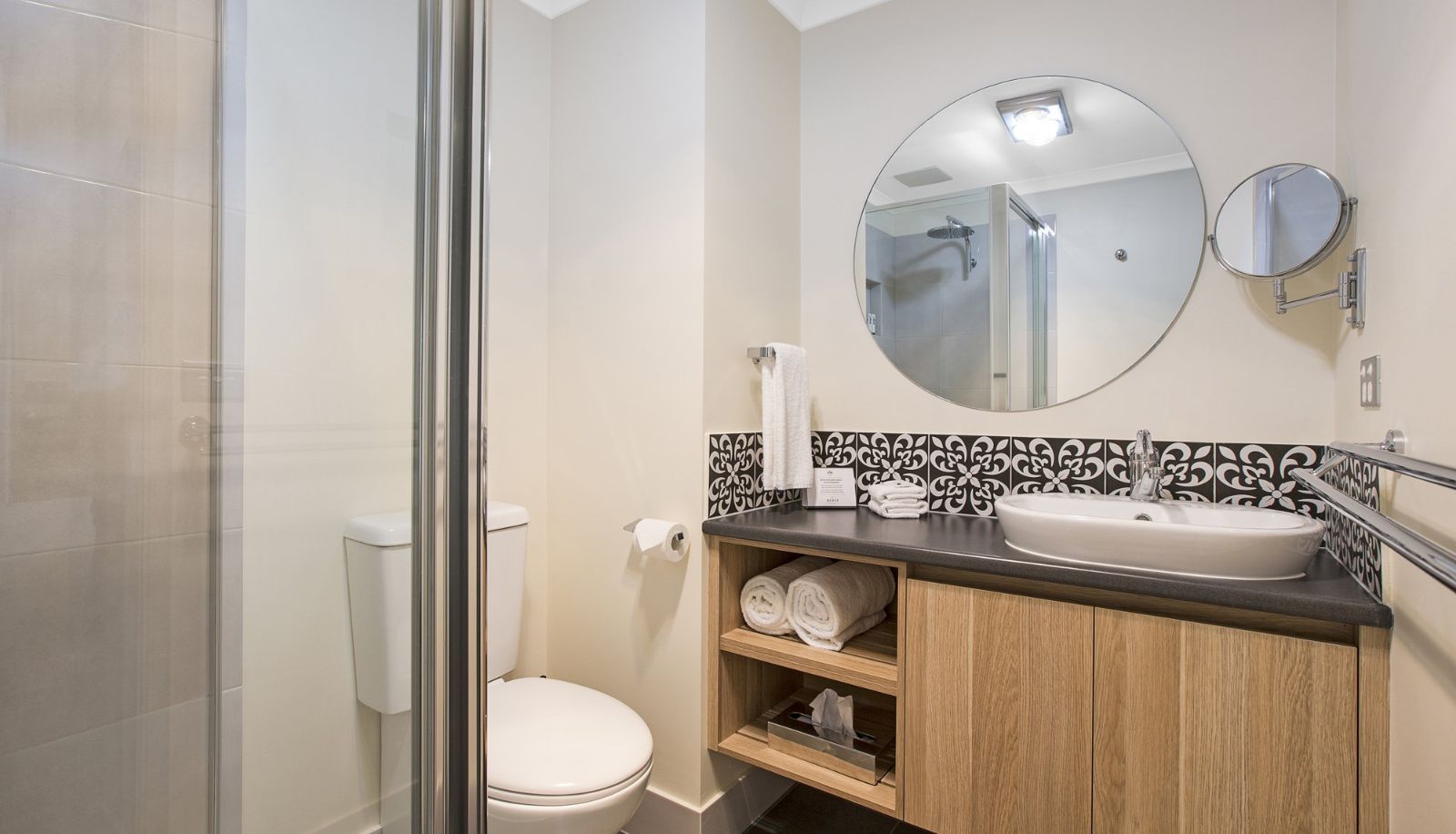Room - Quest Tamworth