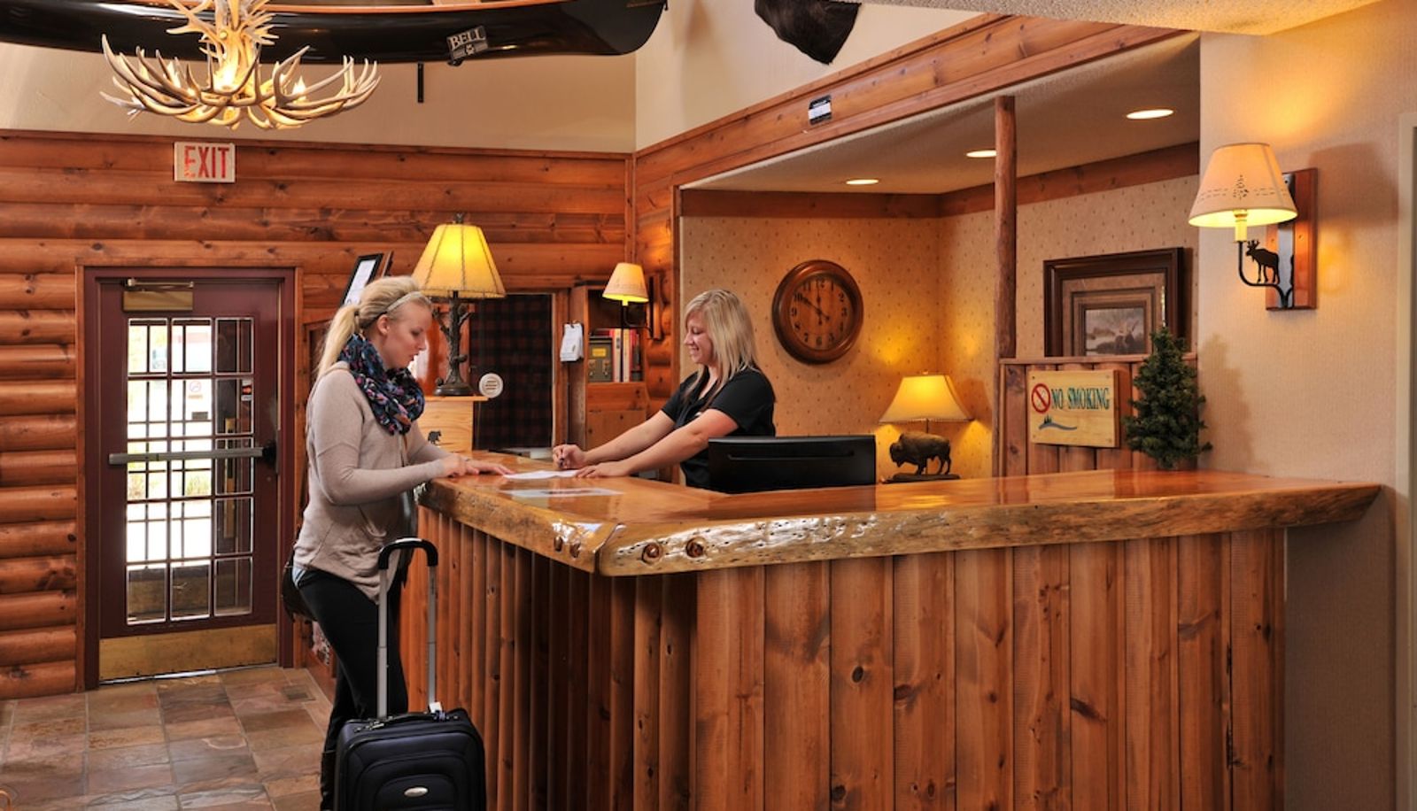 Reception - Boarders Inn & Suites by Cobblestone Hotels - Waukon