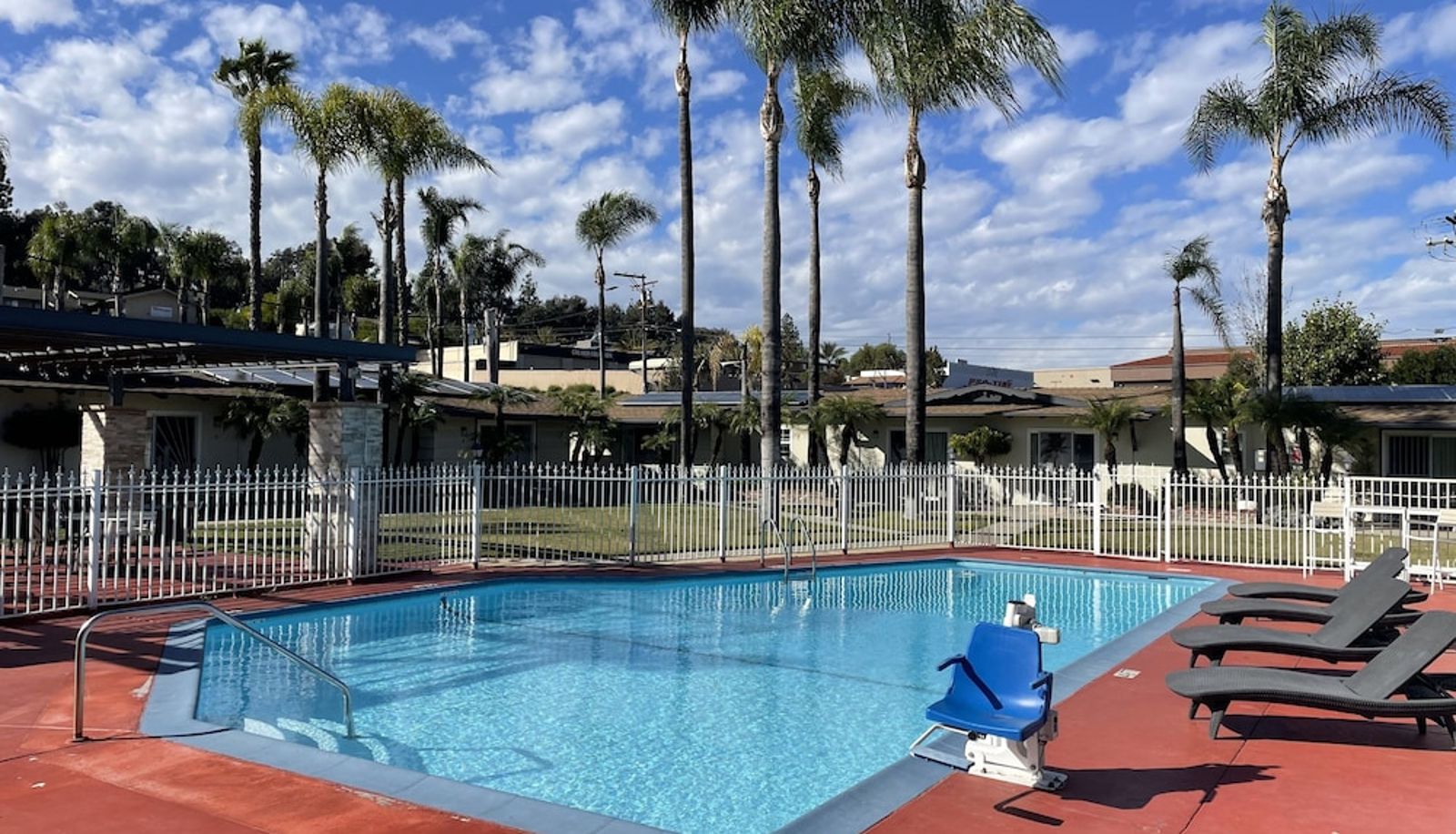 Pool - Fallbrook Country Inn