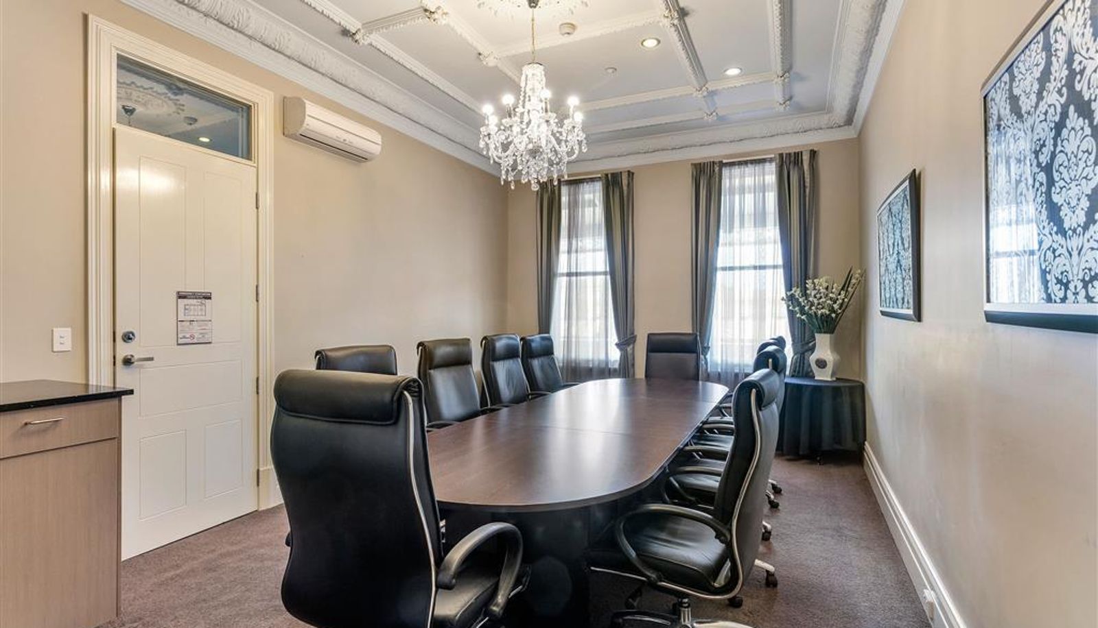 Konferenzraum - Knox International Hotel and Apartments