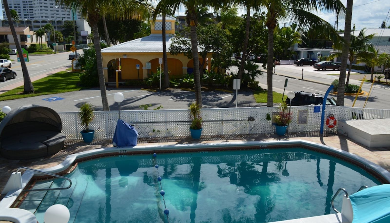 Piscina - Horizon By The Sea Inn