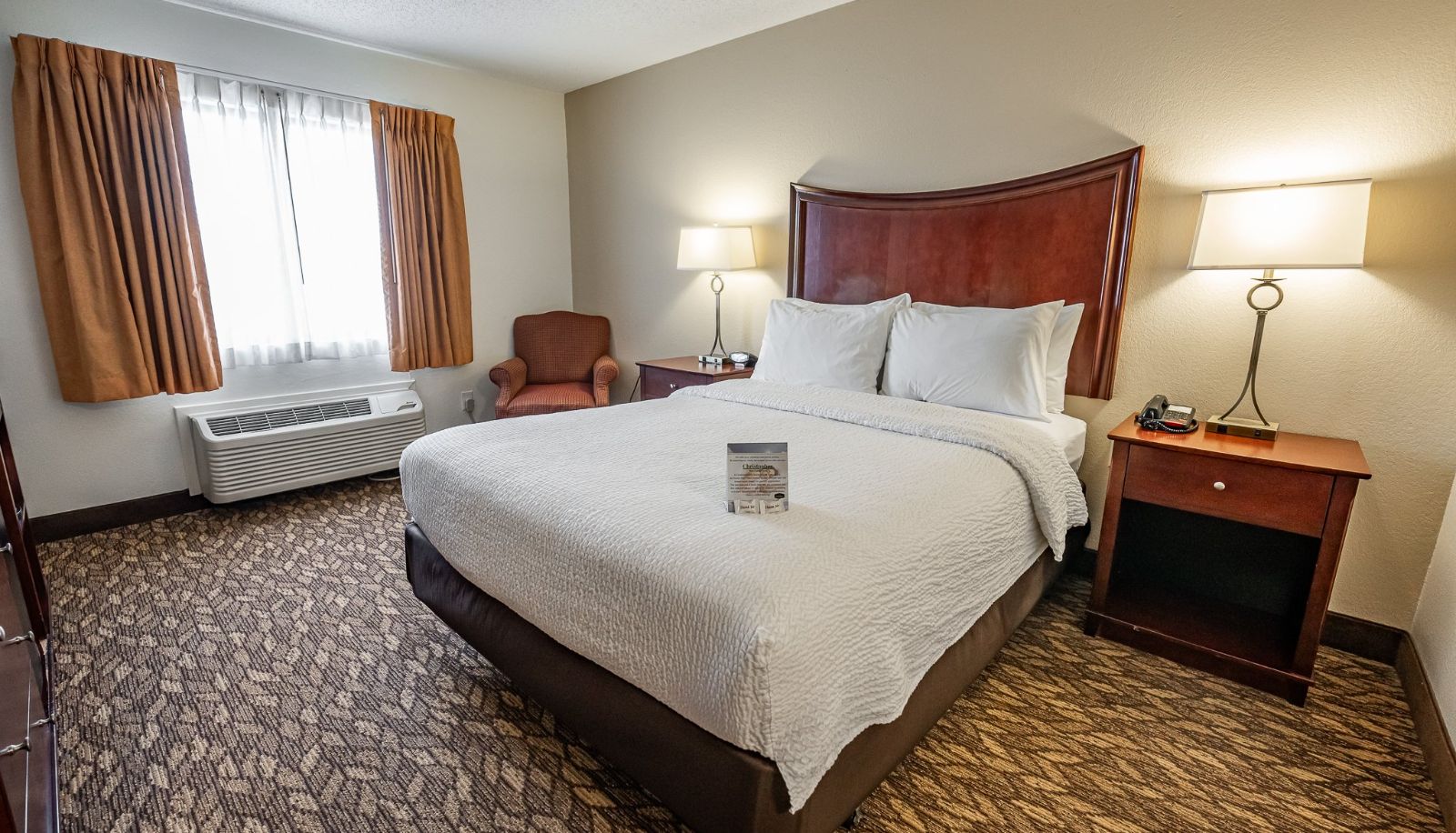 Zimmer - Christopher Inn   Suites