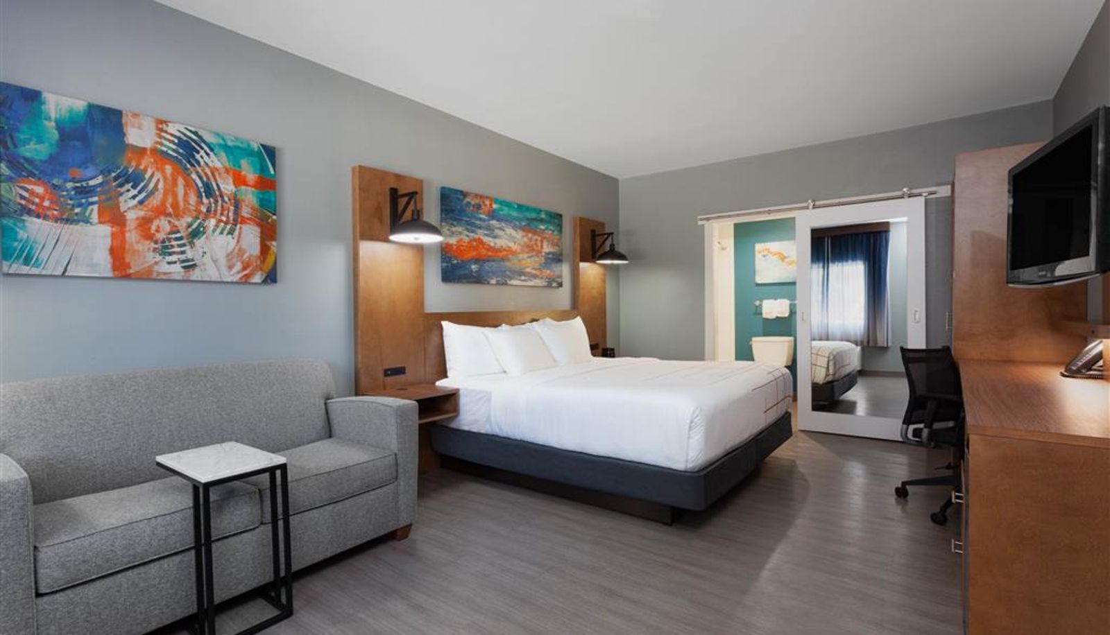 Room - La Quinta Inn & Suites by Wyndham Ft. Myers-Sanibel Gateway